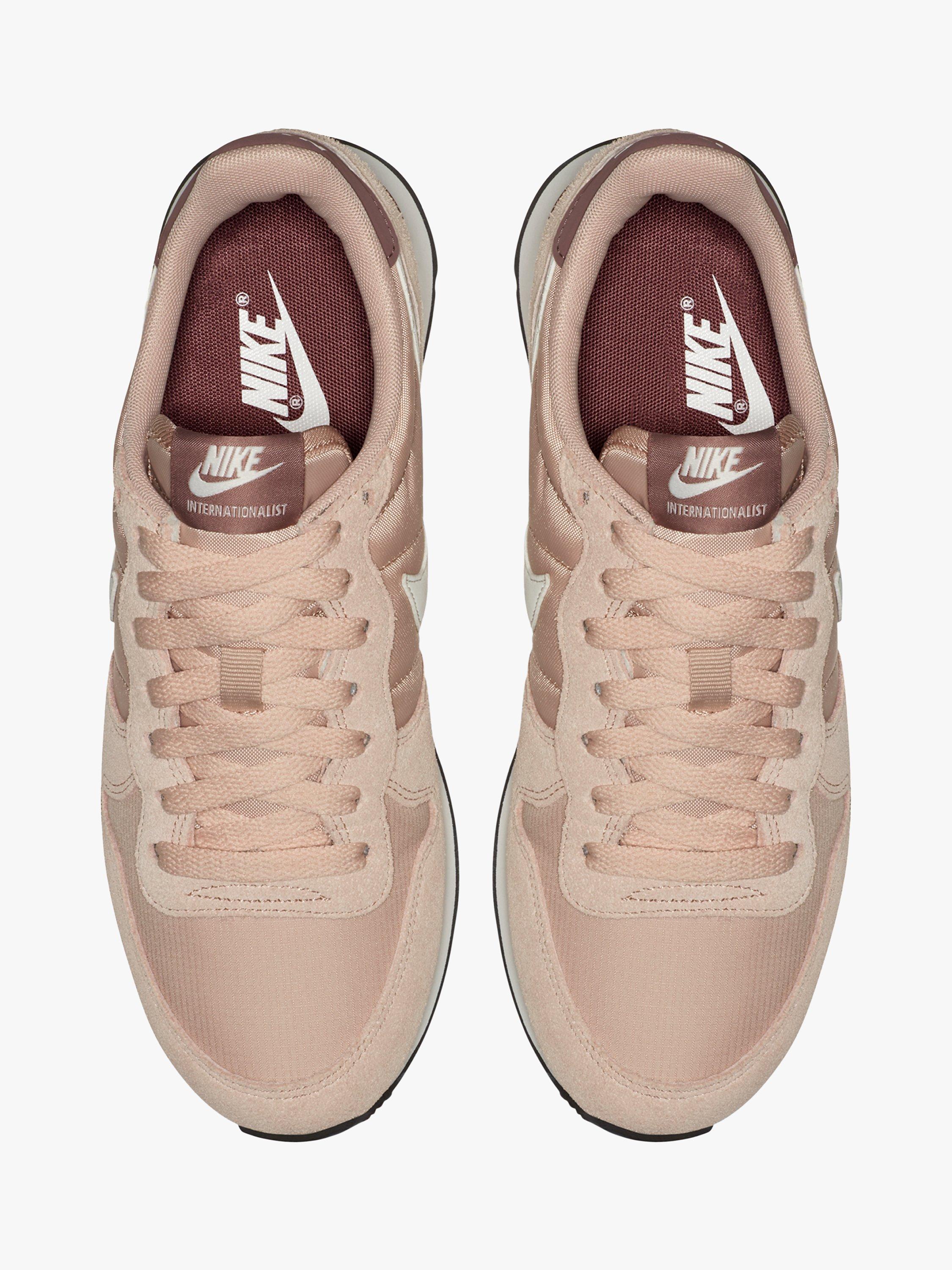 Nike internationalist beige et or best sale