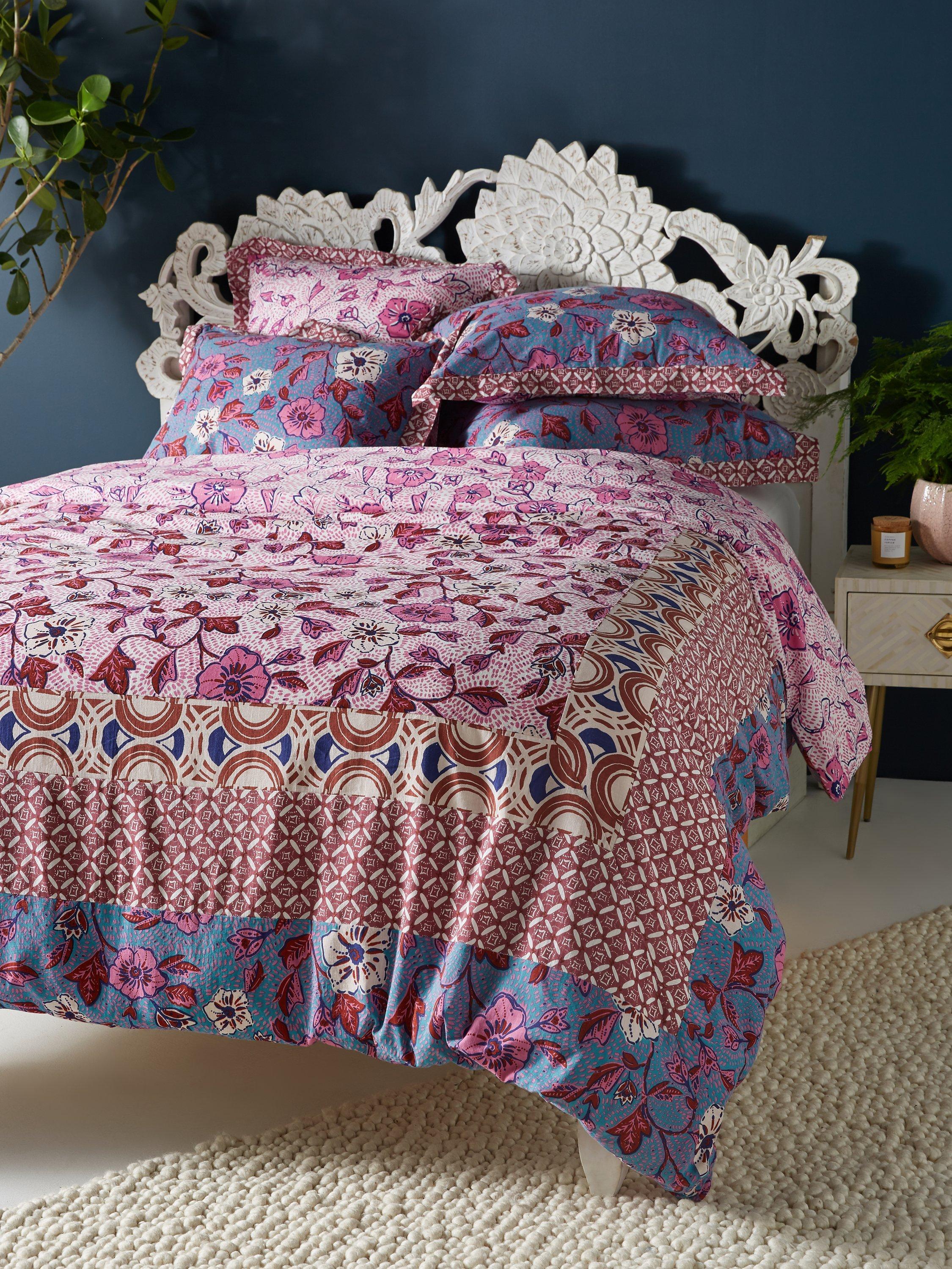Anthropologie Zola Quilted Bedspread, Pink