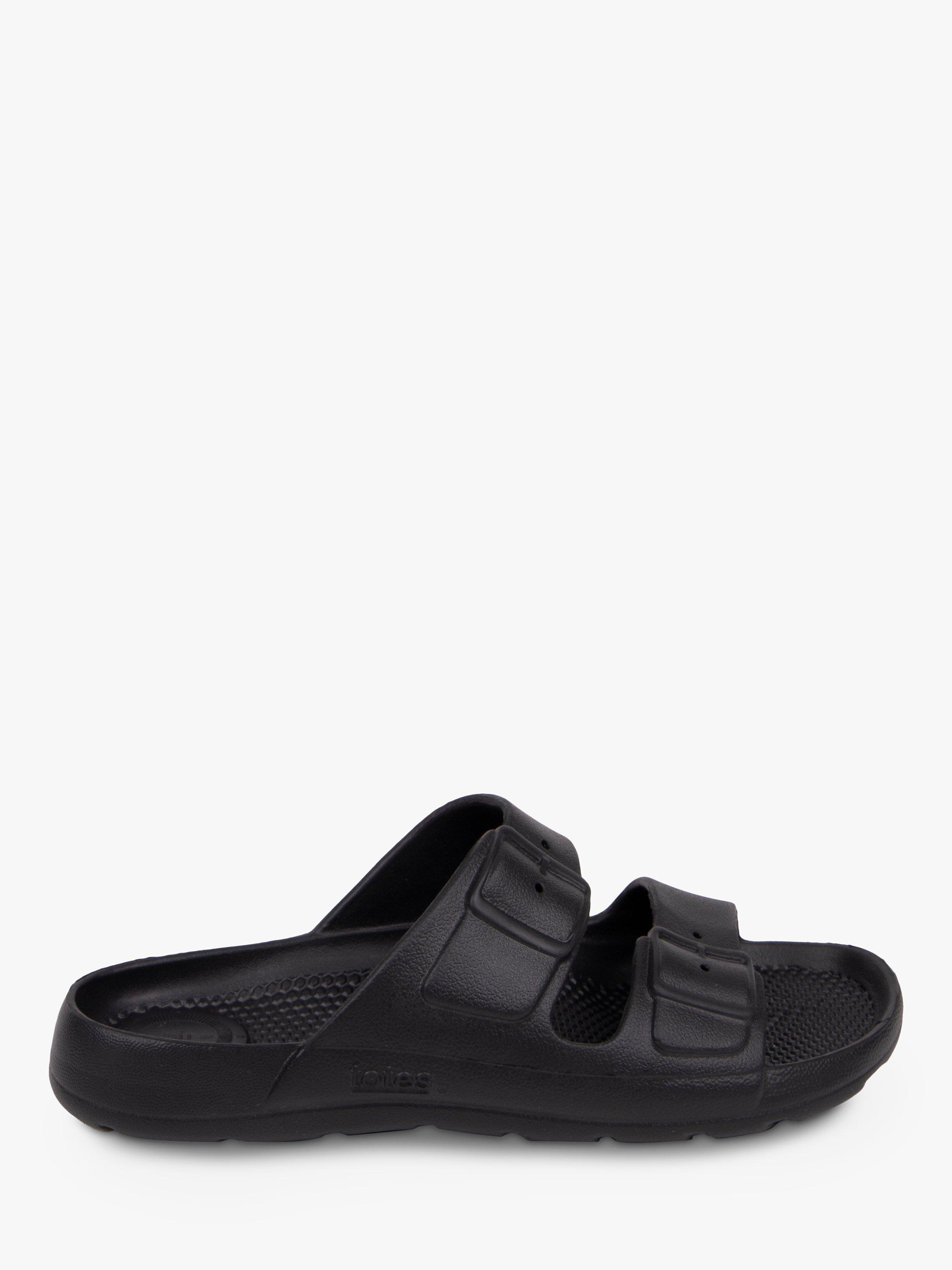 totes SOLBOUNCE Buckle Cross Slider Sandals