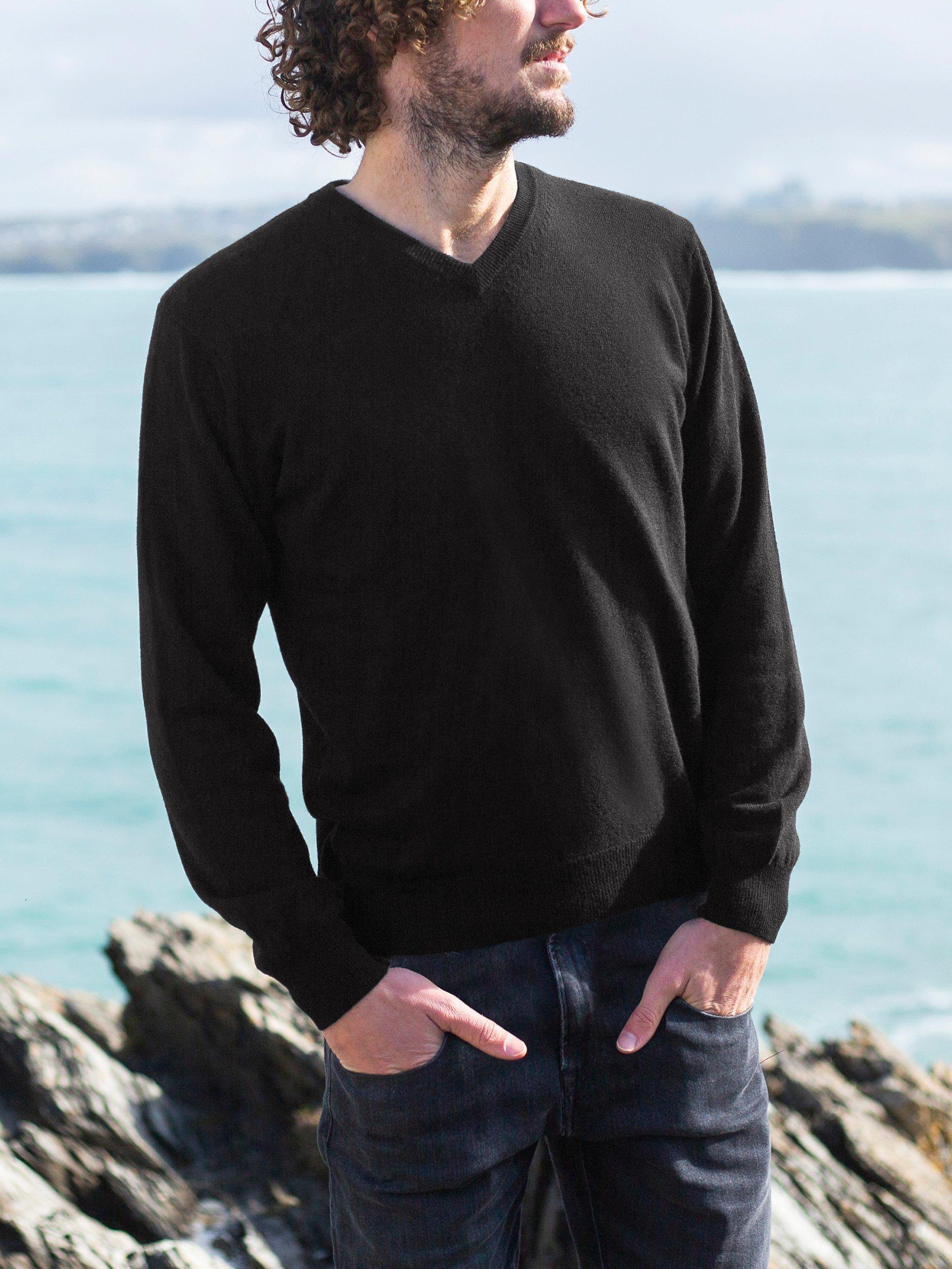 Celtic & Co. Supersoft Geelong Wool V-Neck Jumper, Black