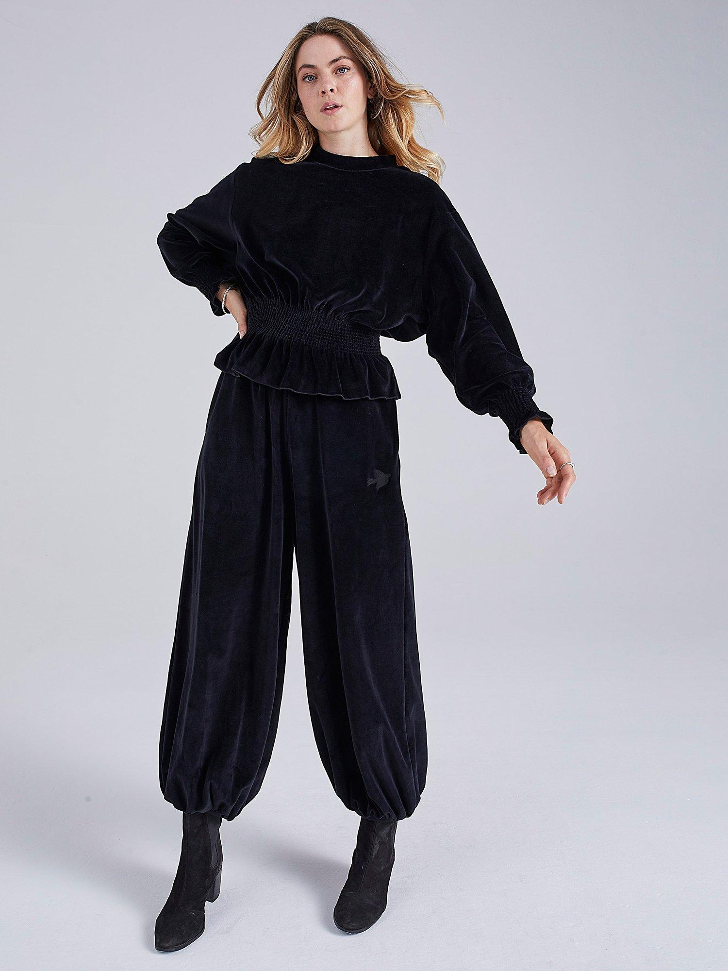 Cape Cove Ray Velour Top, Black