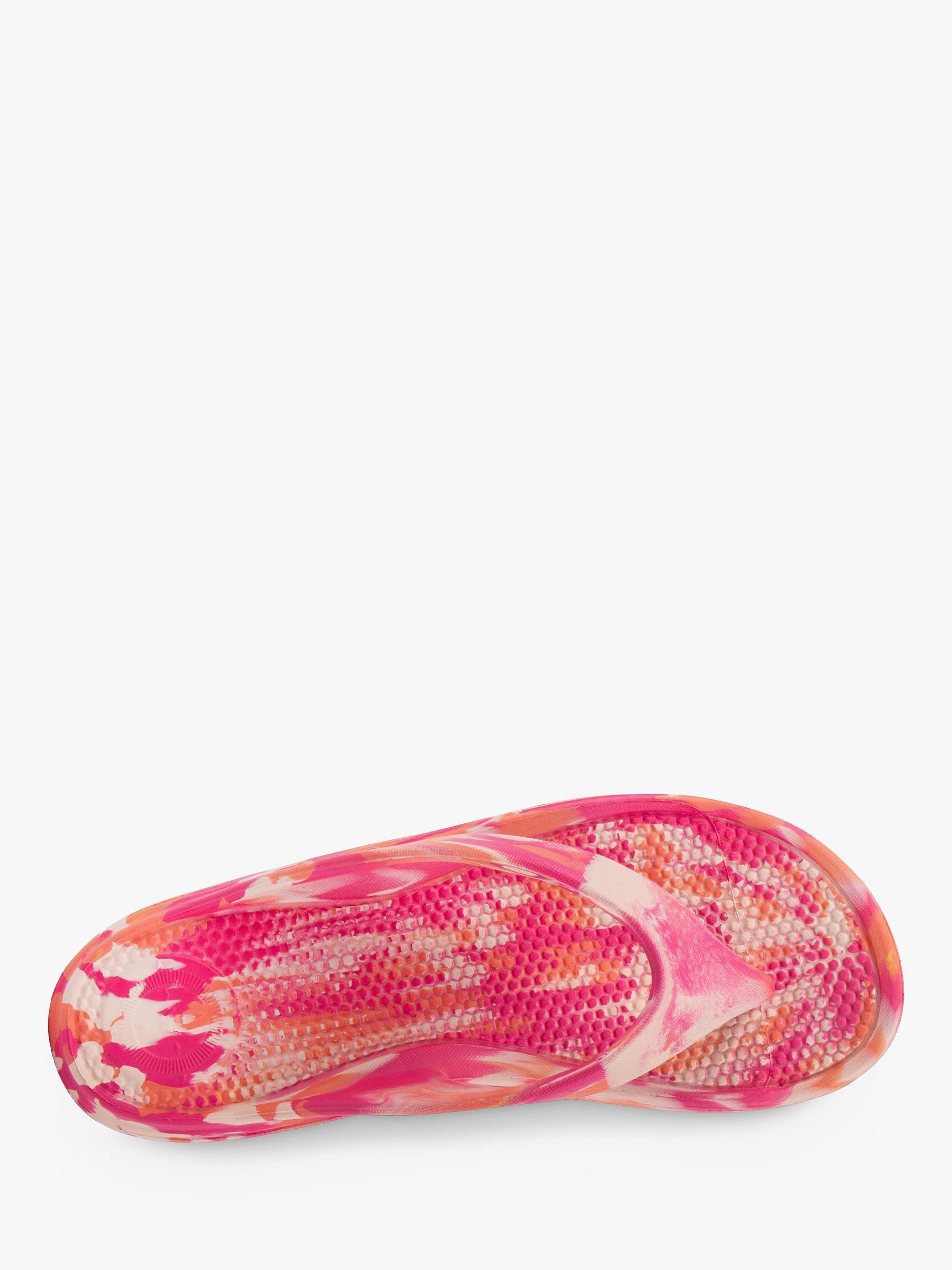 Product image 3 of 6, which shows totes SOLBOUNCE Toe Post Sandals, Pink Tie Dye, 4