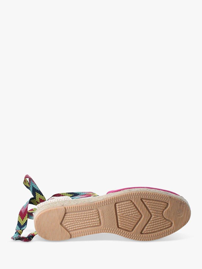 toe pointed shoes