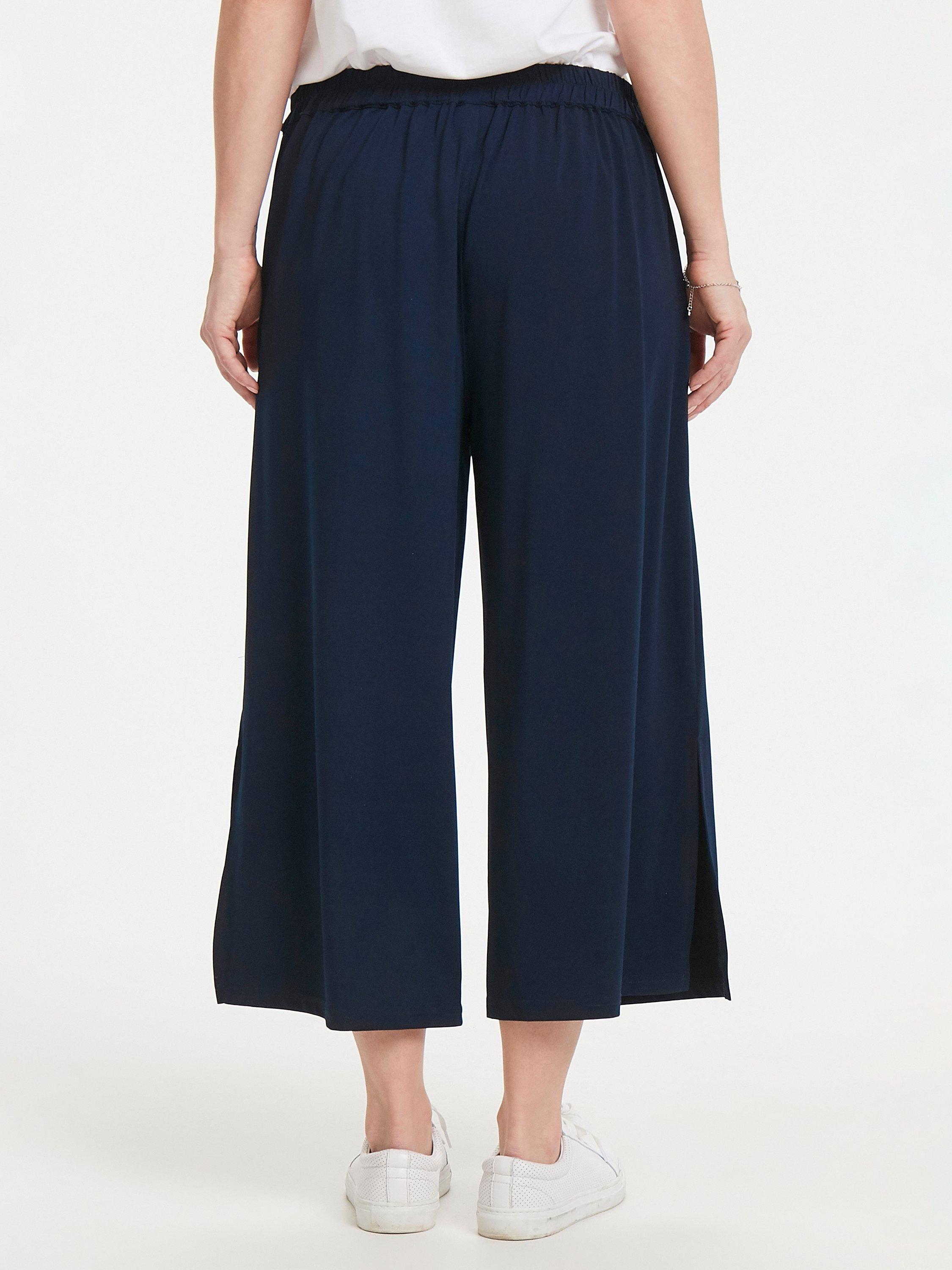 Product image 2 of 8, which shows KAFFE Malli Cropped Casual Trousers, Midnight Marine, M