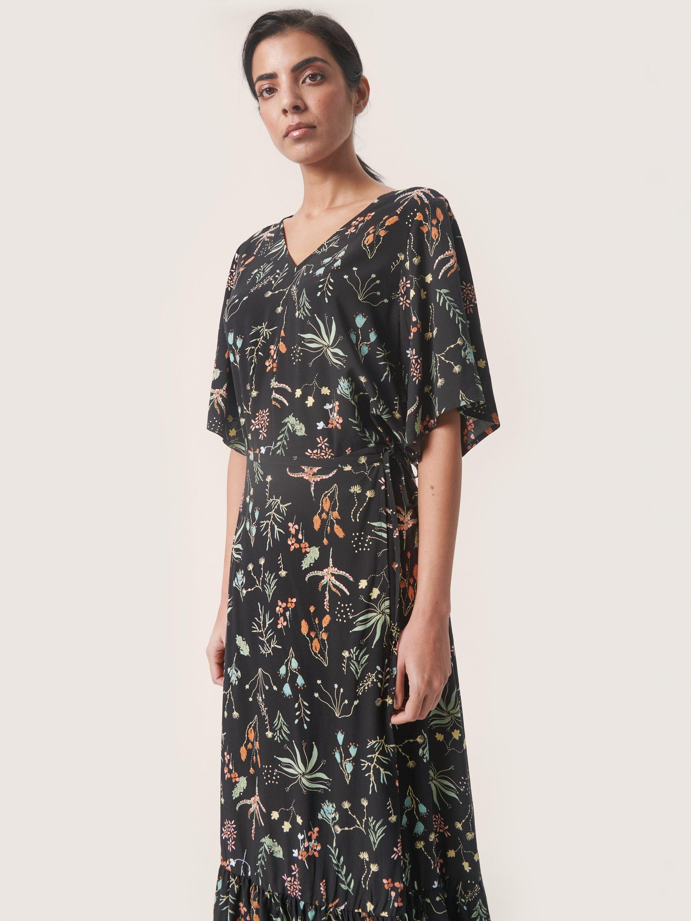 Soaked In Luxury Violetta Botanical Top, Black