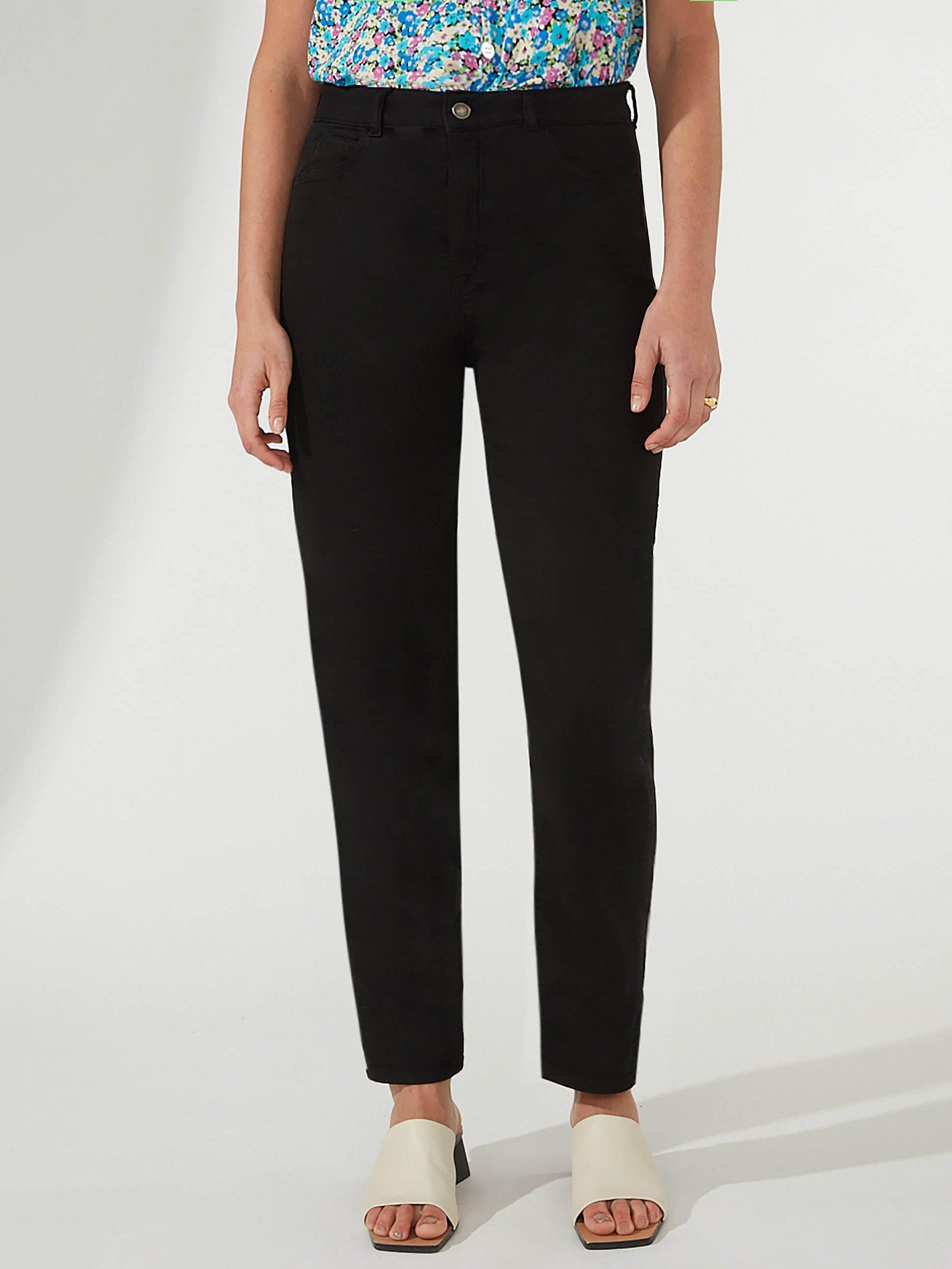 Product image 1 of 4, which shows Ro&Zo Straight Leg Jeans, Black, 10