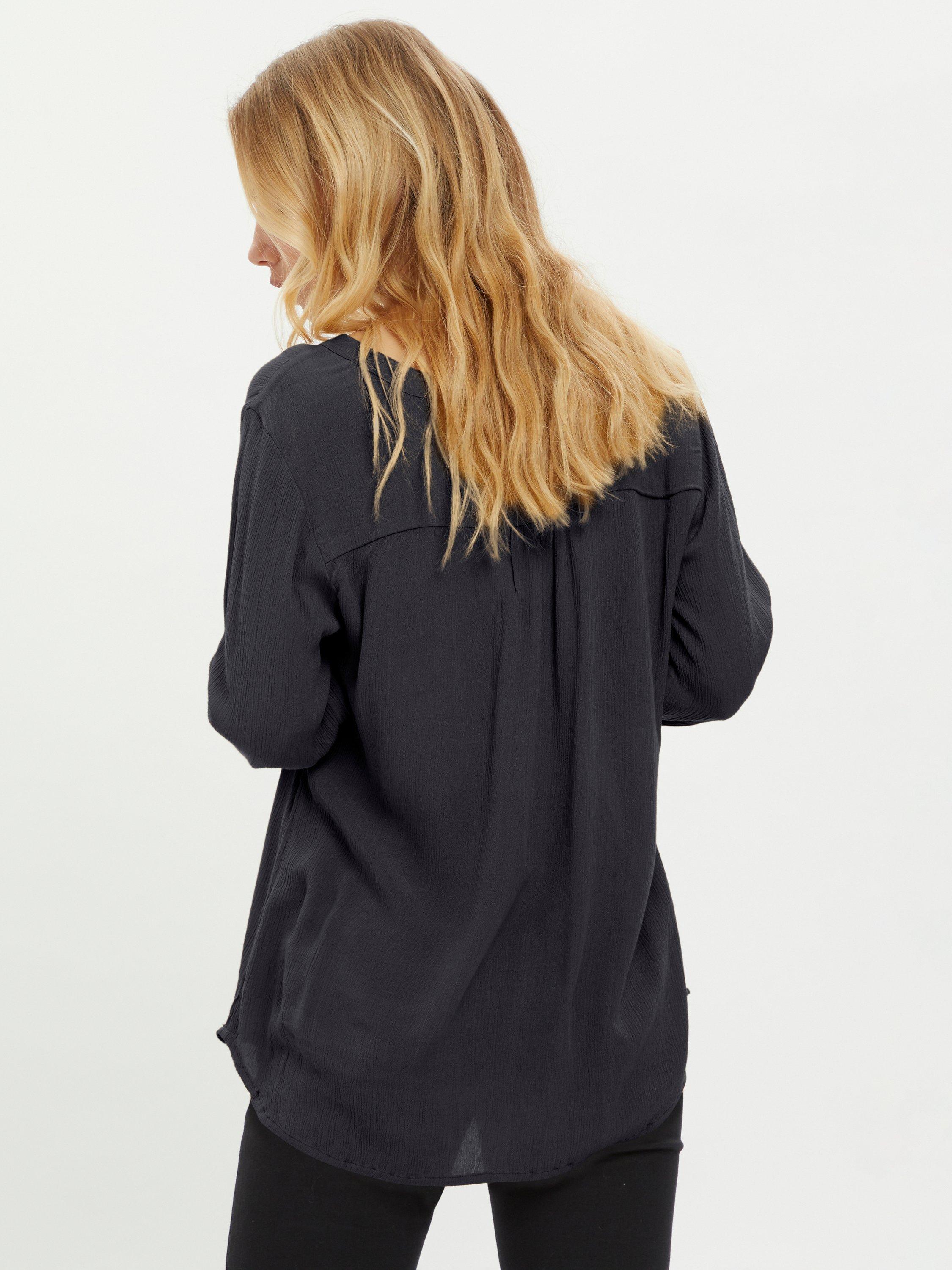 Product image 2 of 6, which shows KAFFE Amber Blouse, Midnight Marine, 18