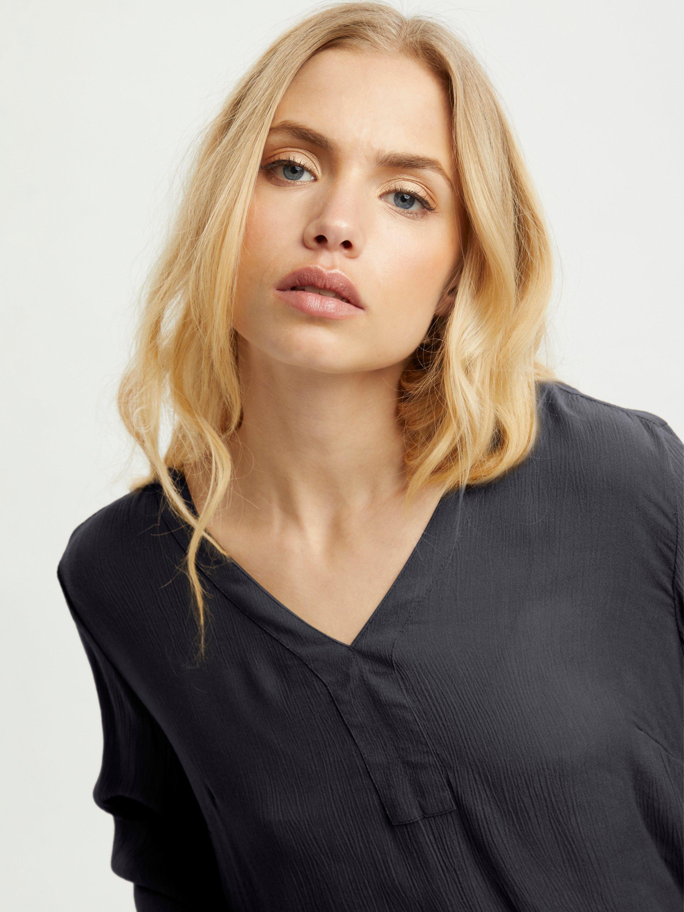 Product image 4 of 6, which shows KAFFE Amber Blouse, Midnight Marine, 18