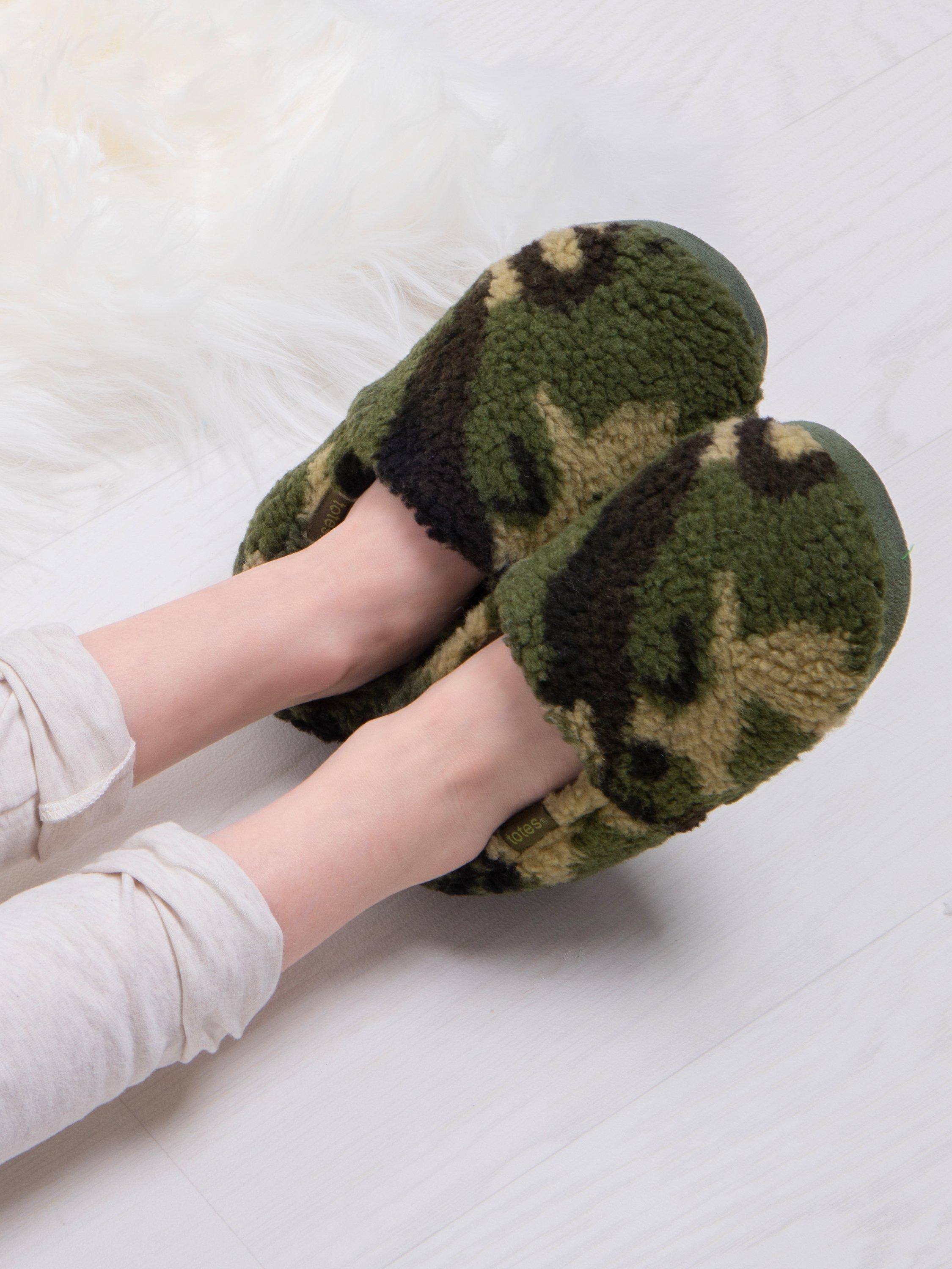 totes Kids' Camouflage Slippers, Green/Black, 11-12 Jnr