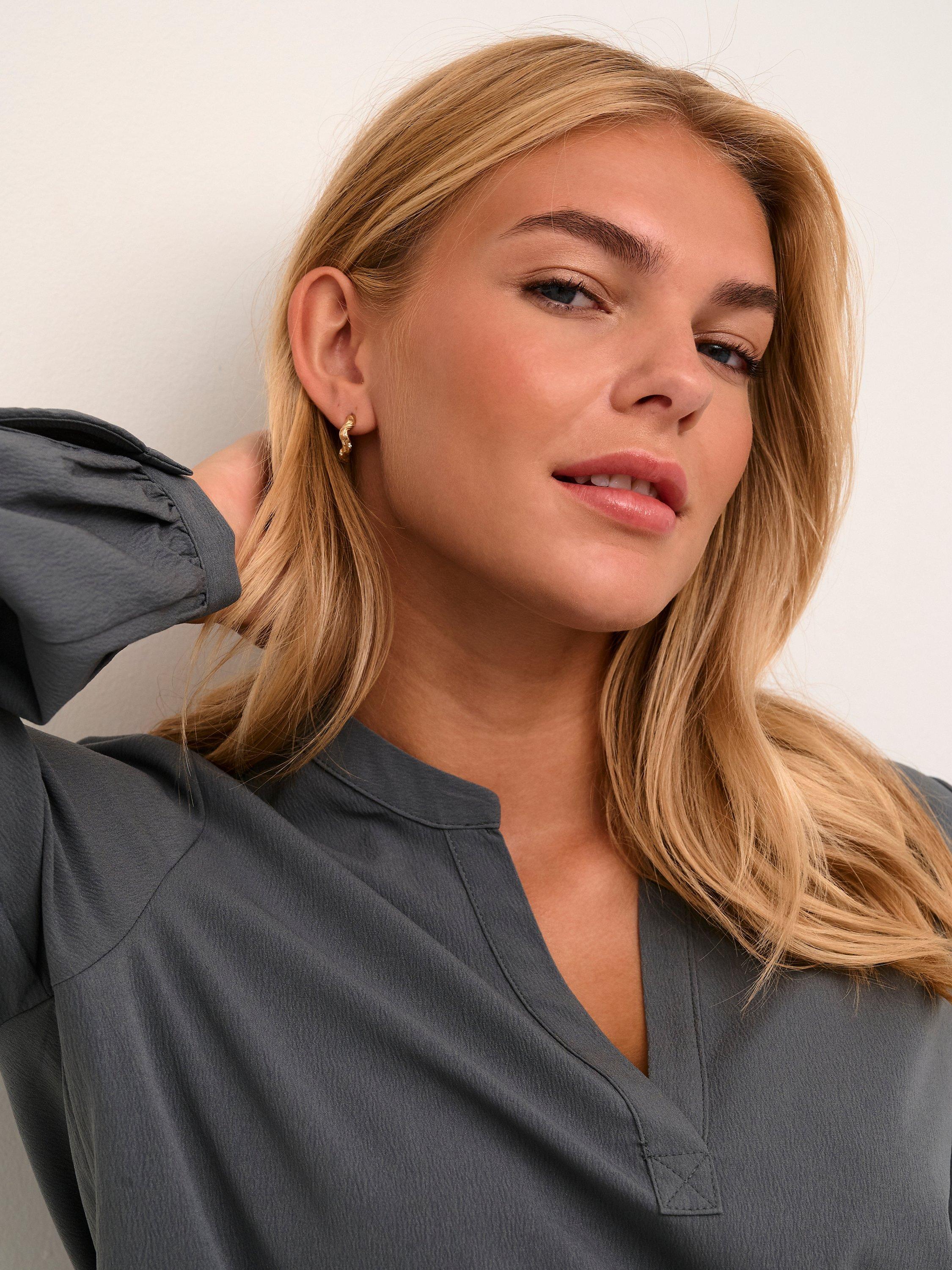 Product image 4 of 6, which shows KAFFE Janne Blouse, Smoked Pearl, 14