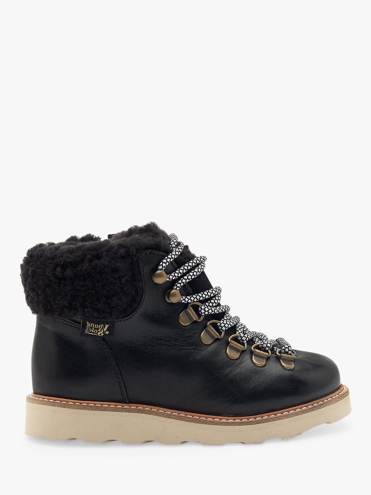Walking boots with fur trim new arrivals
