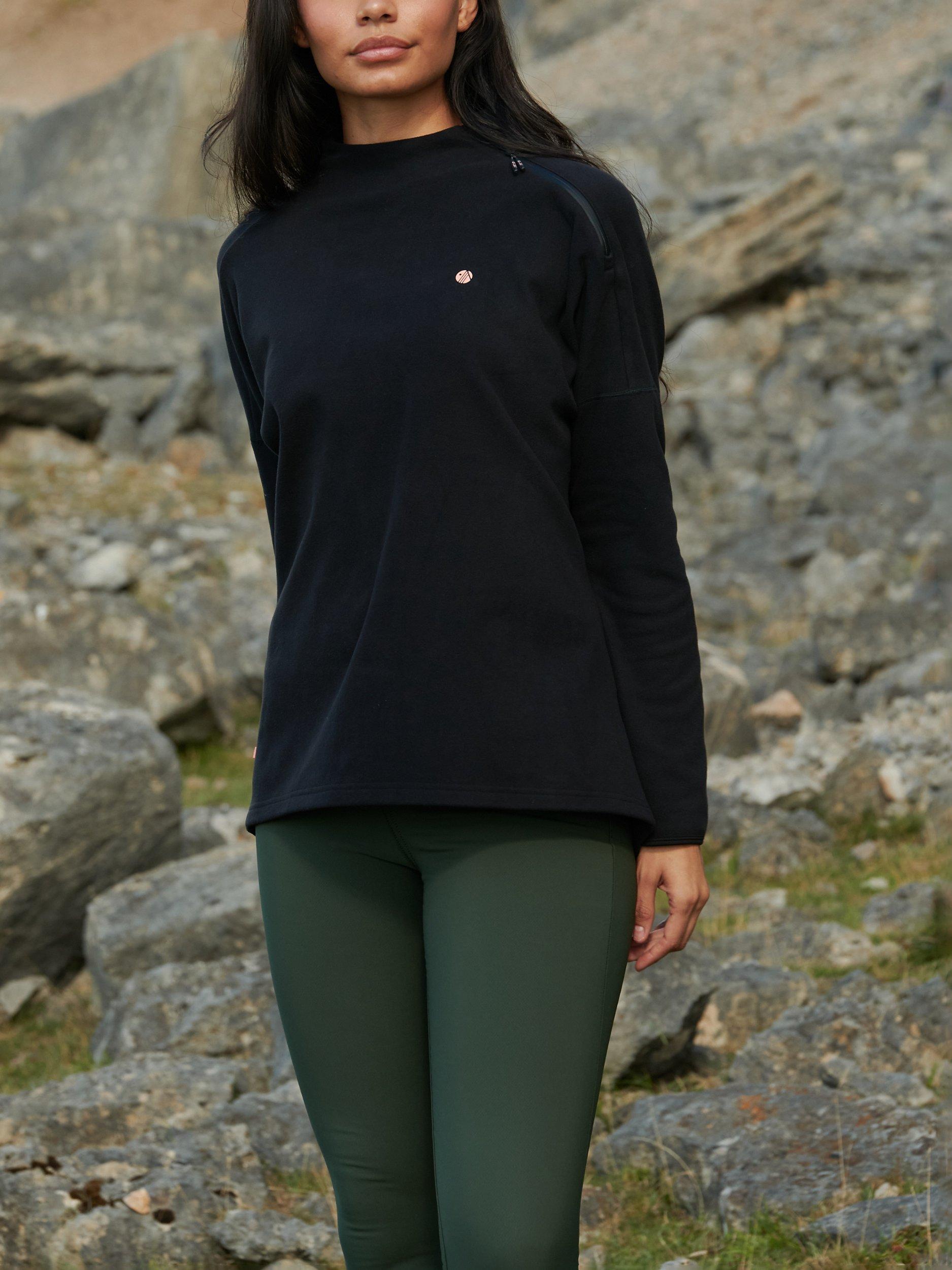 Product image 3 of 9, which shows ACAI Escape Lightweight Fleece, Black, XS