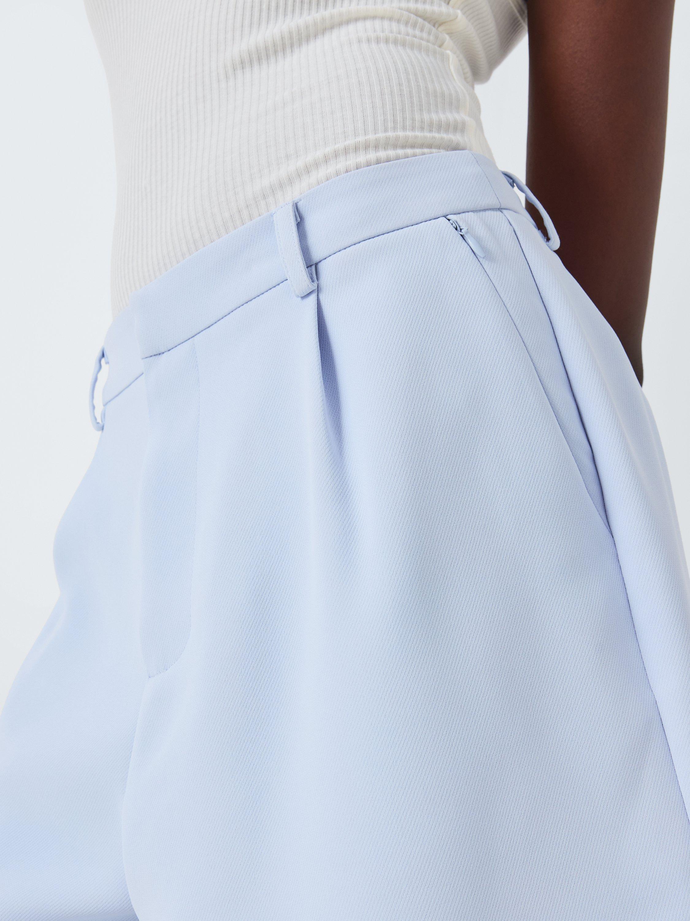 Product image 5 of 7, which shows Good American Luxe Shorts, Glass, 24