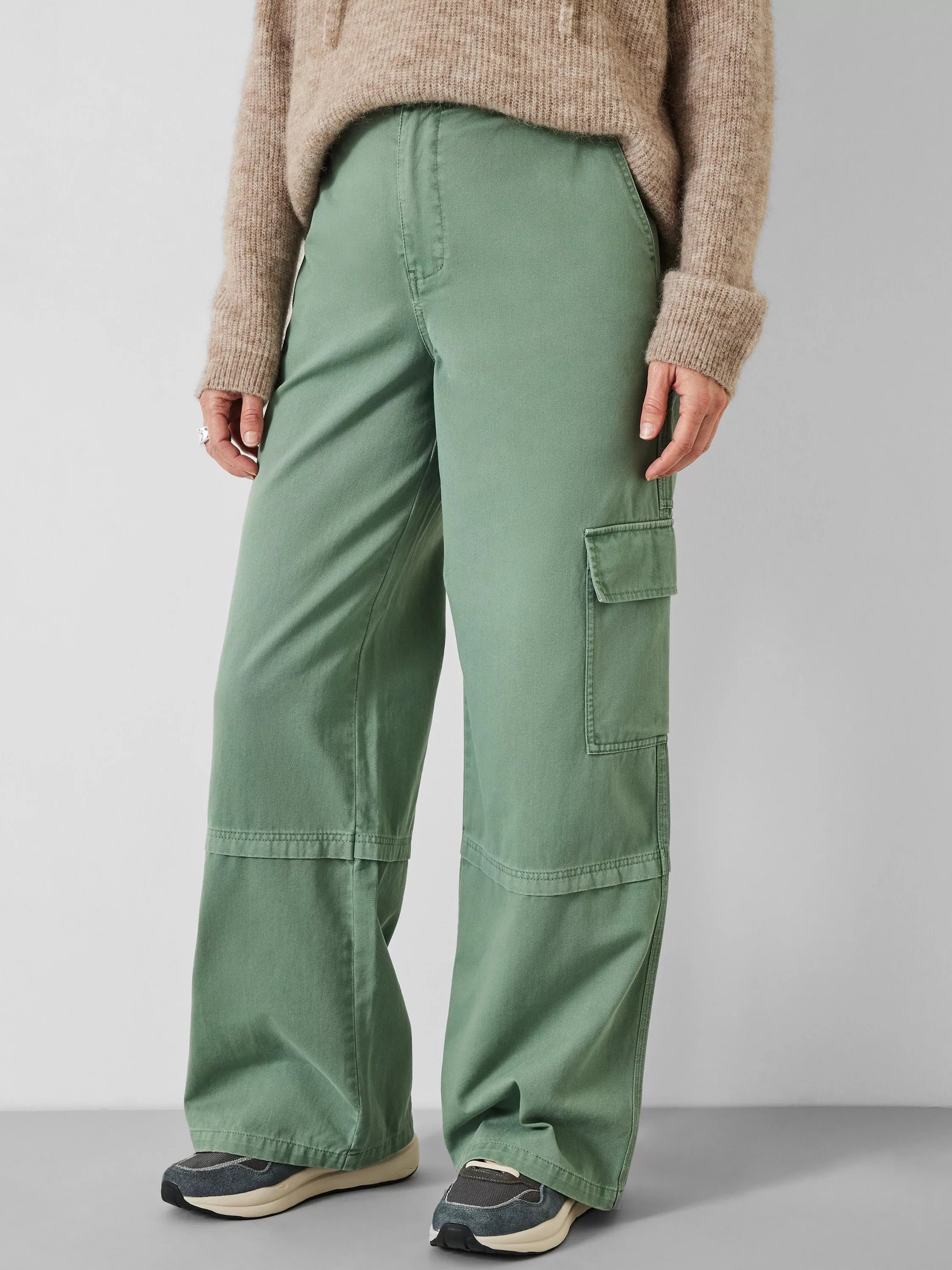 BDG (UO) Cargo Style Pants w/ankle hot zippers - size 29