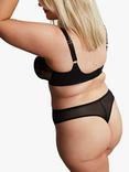 Sculptresse Josephine Thong