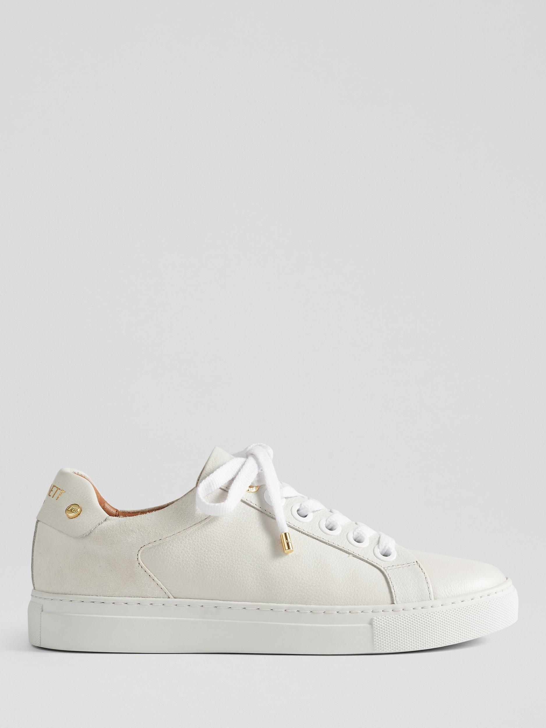 Signature trainers sales