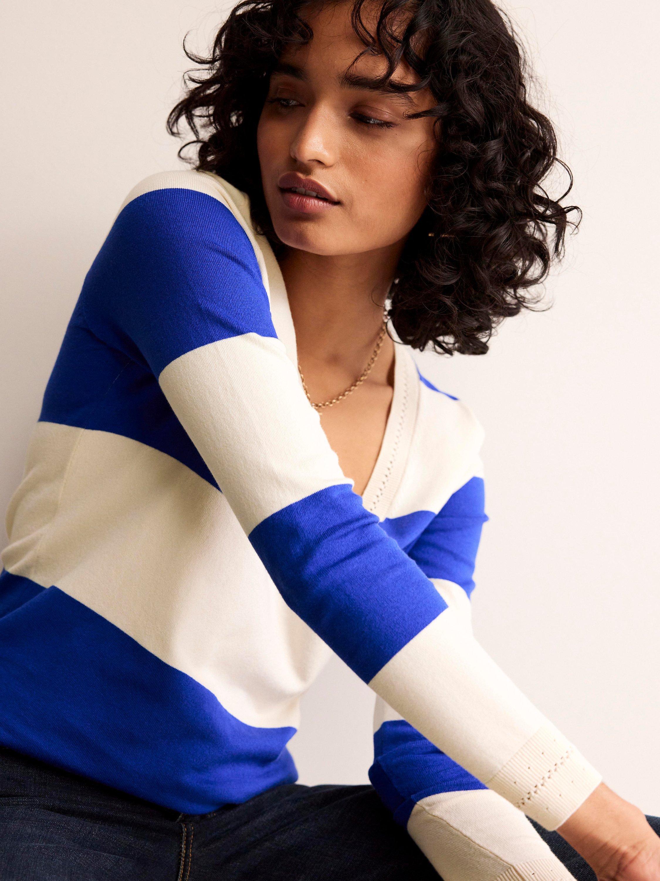 Boden Catriona Cotton Blend V Neck Jumper Surf The Web Stripe