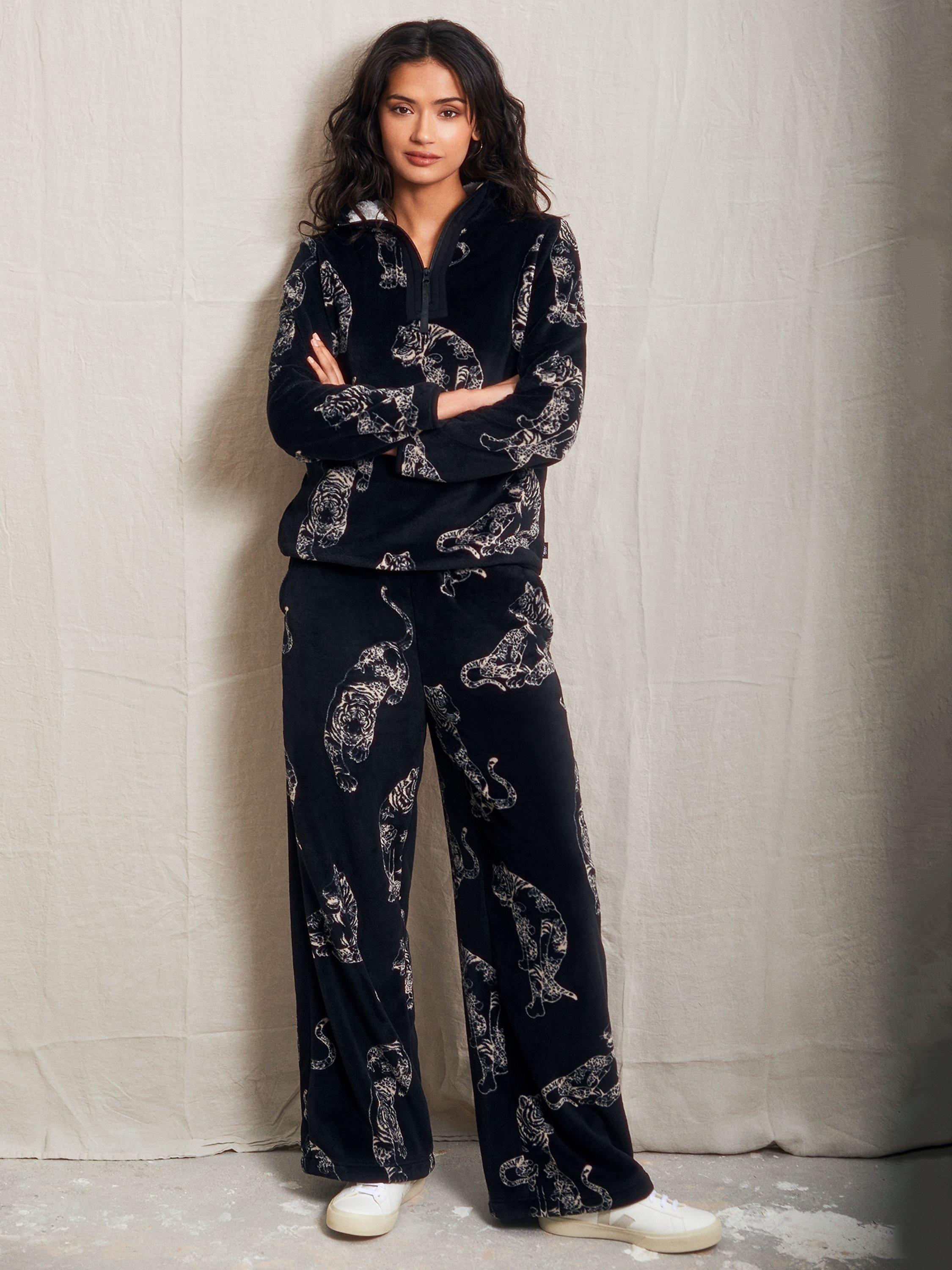 Chelsea Peers Fleece Linear Tiger Co-ord Set, Black