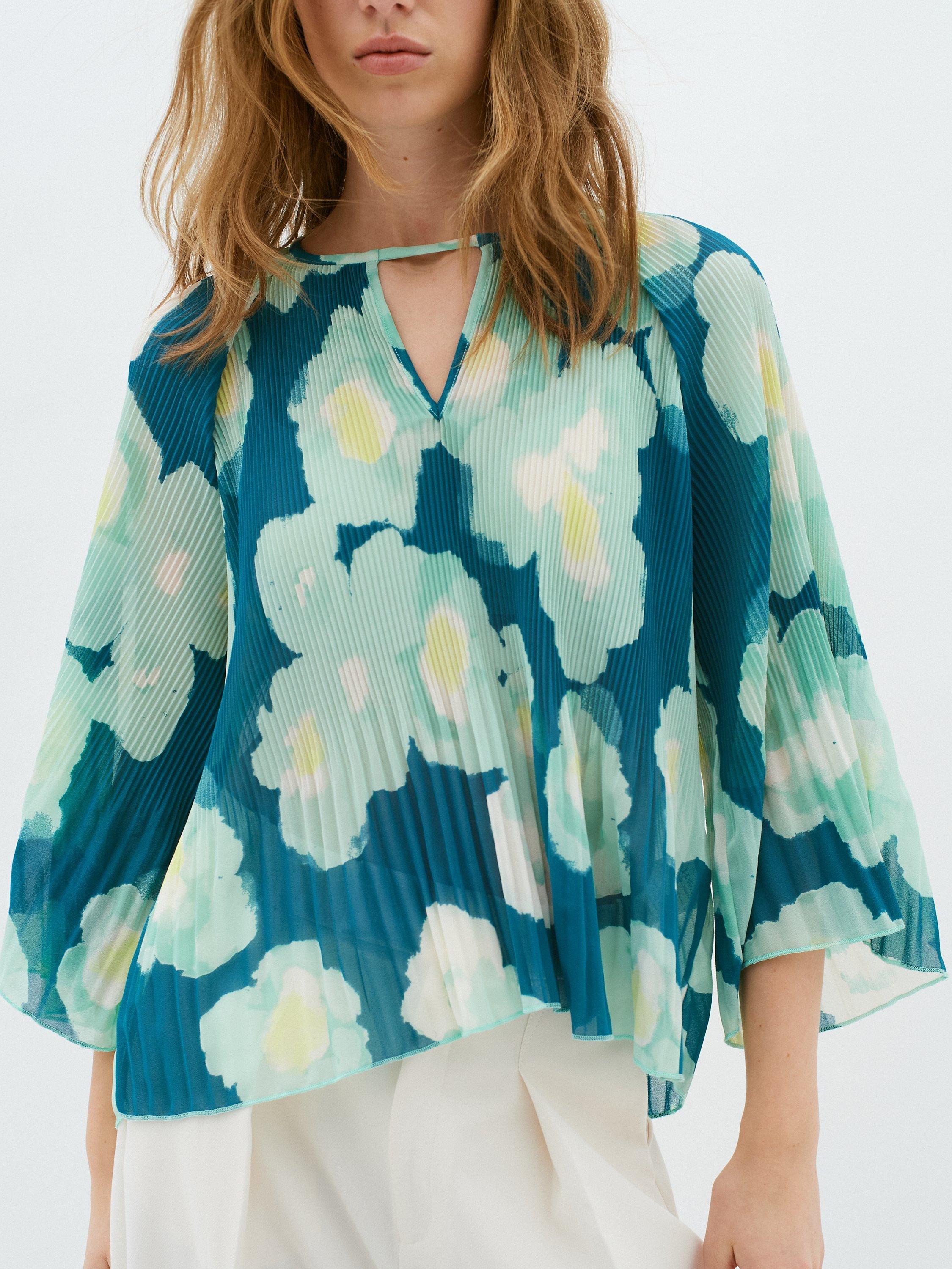 Product image 1 of 5, which shows InWear Hendra Loose Fit Blouse, Green Poetic Flower, 8