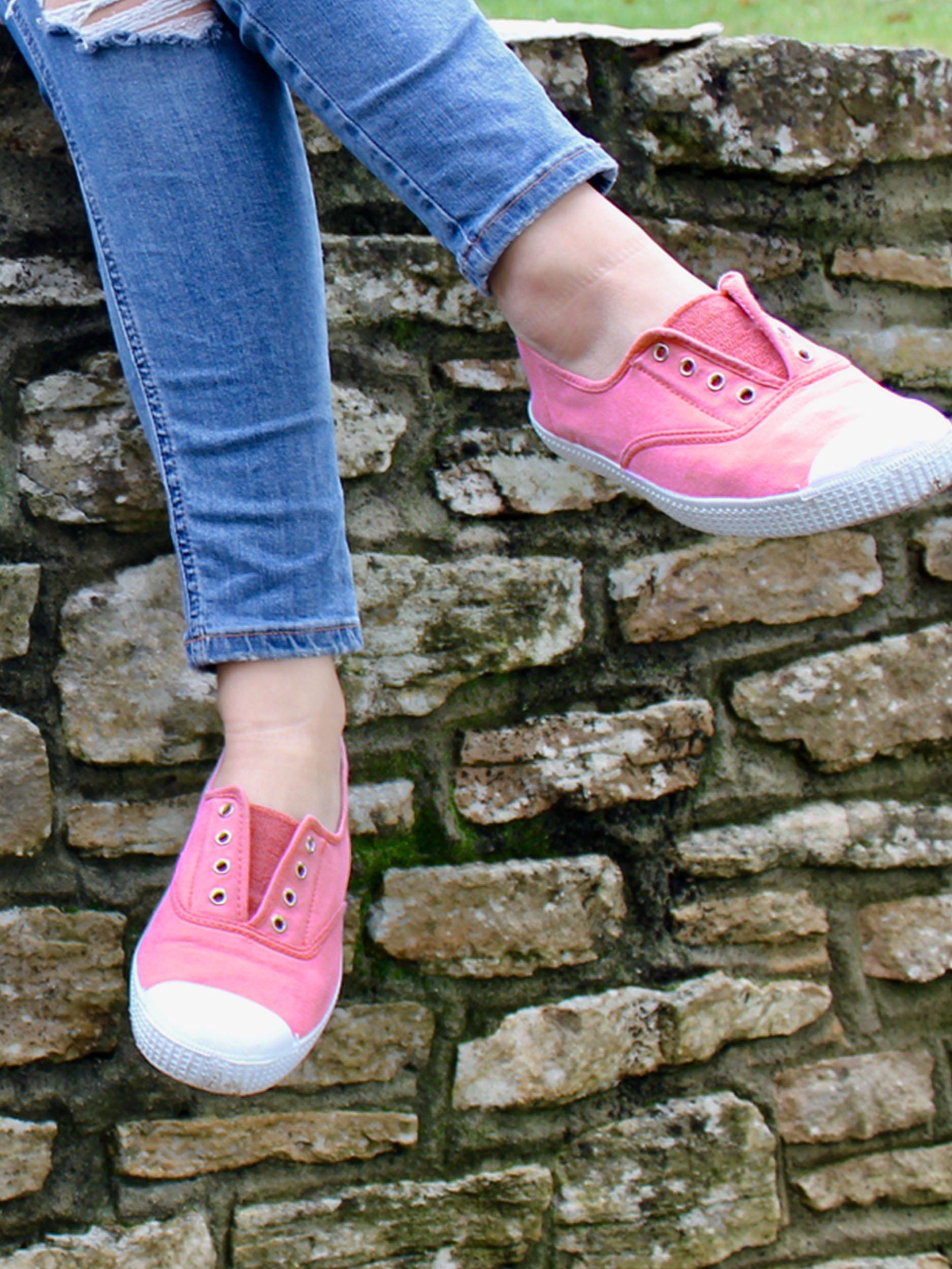 Product image 3 of 4, which shows Trotters Adult Hampton Canvas Plum Plimsolls, Bonbon, 5