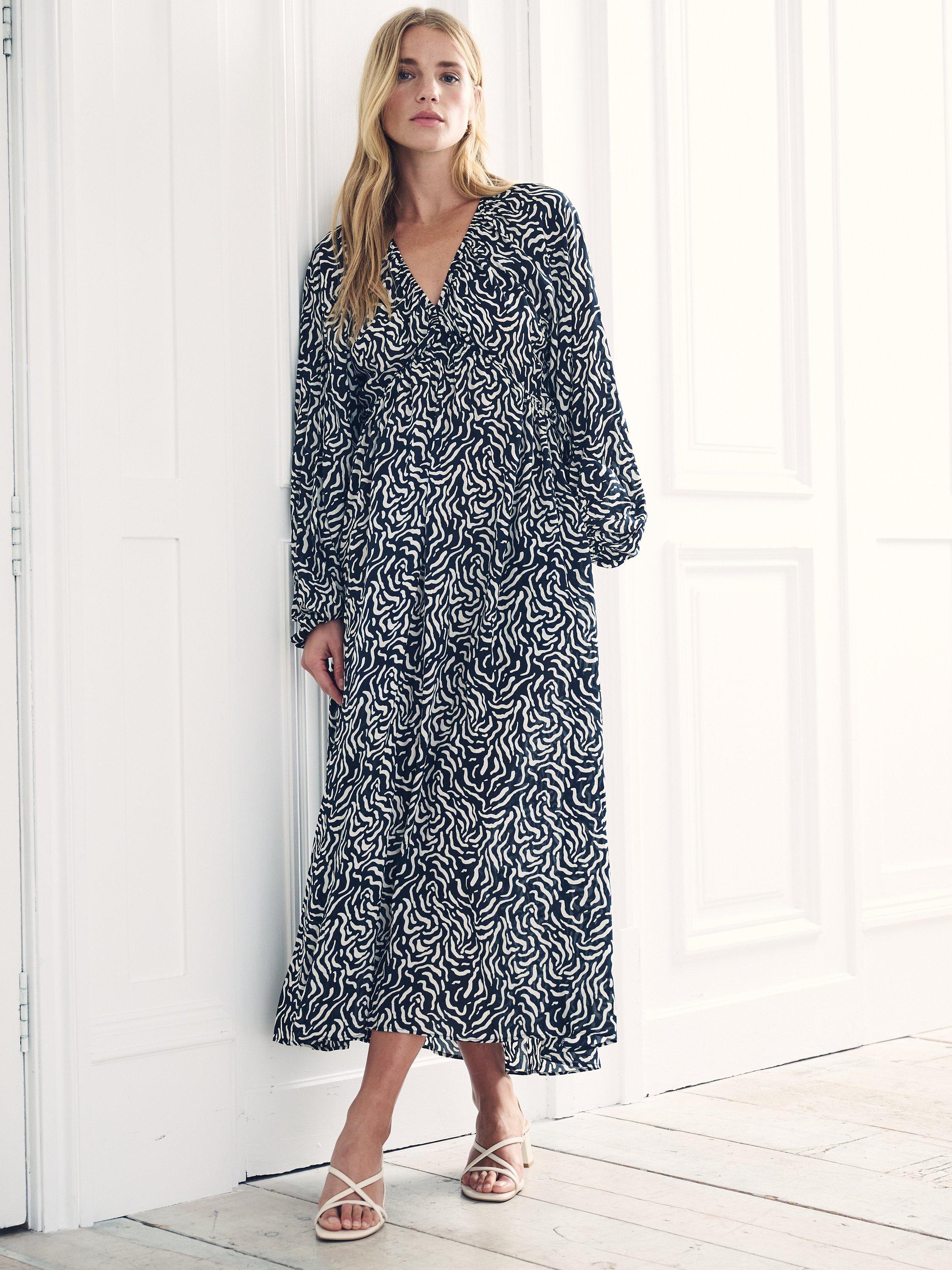 Nobody's Child Iris V-Neck Midi Dress, Amber Squigle