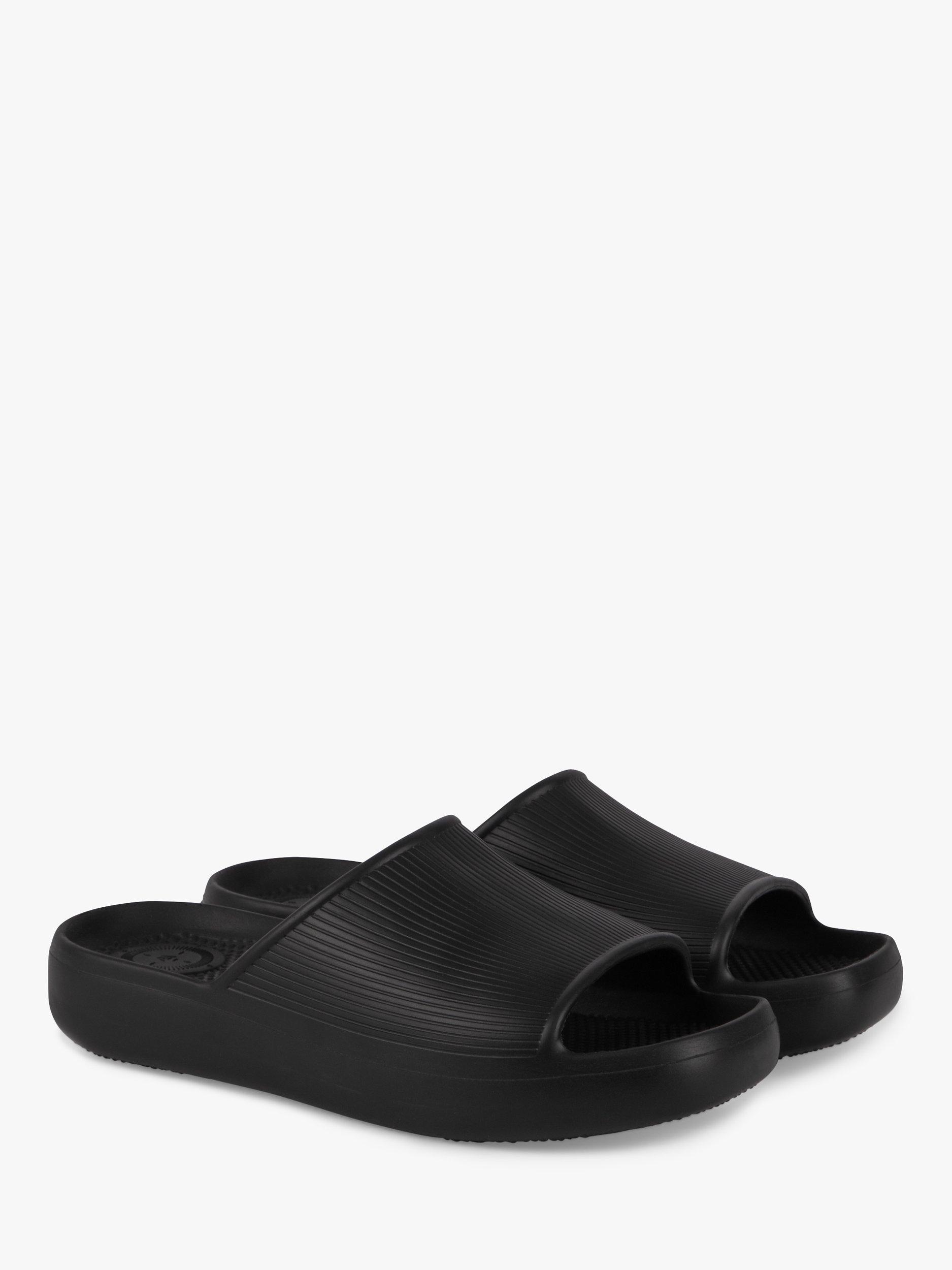 Product image 5 of 6, which shows totes SOLBOUNCE Ribbed Slider Sandals, Black, 4