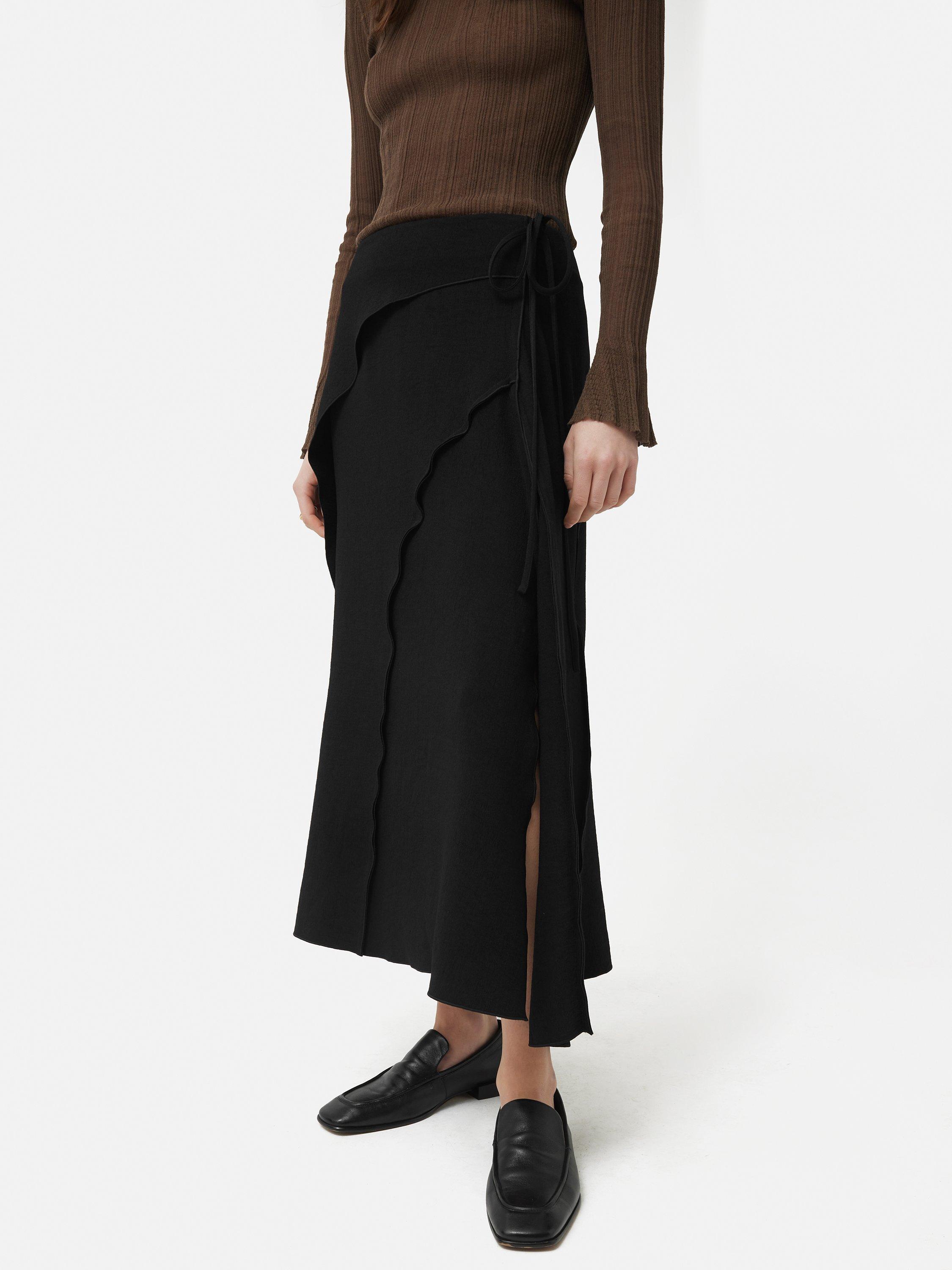 Jigsaw Seam Detail Crepe Midi Skirt Black