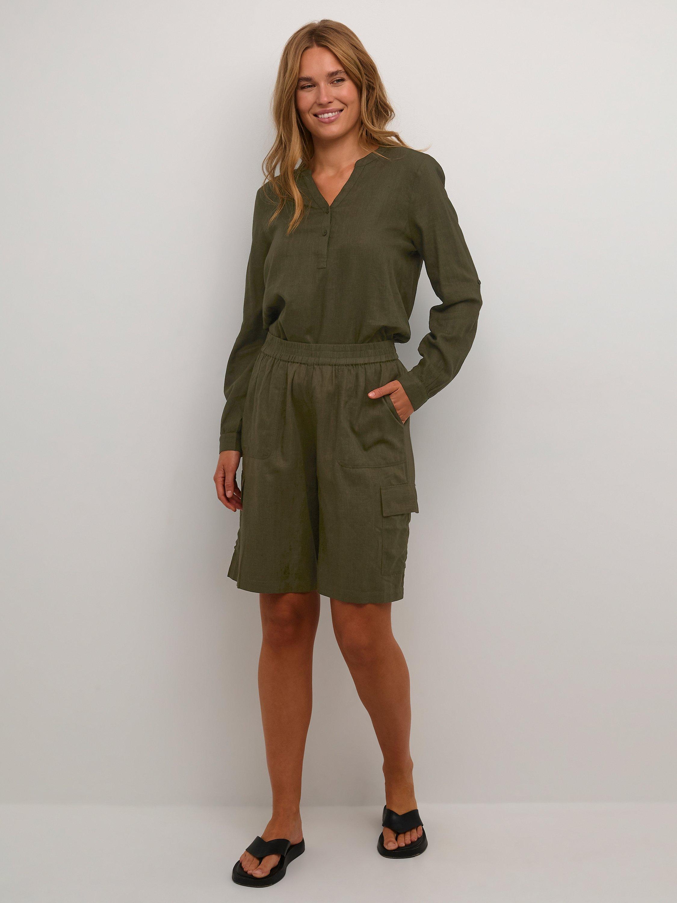 Product image 3 of 5, which shows KAFFE Milia Linen Blend Shorts, Forest Night, 8