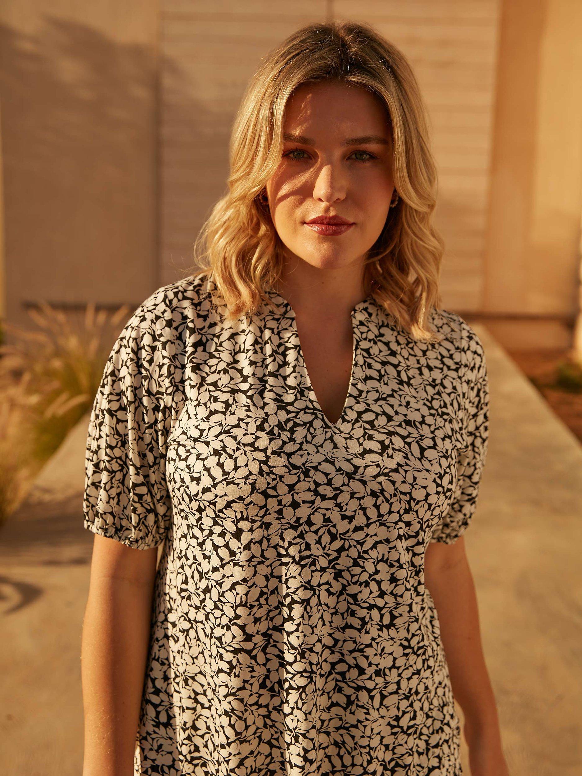 Live Unlimited Curve Floral Jersey Blouse, Black/White