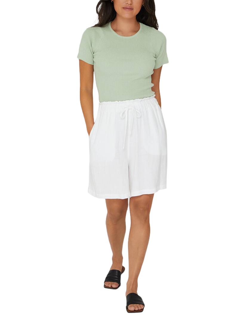 Product image 1 of 3, which shows A-VIEW Lerke Linen Blend Shorts, White, 8