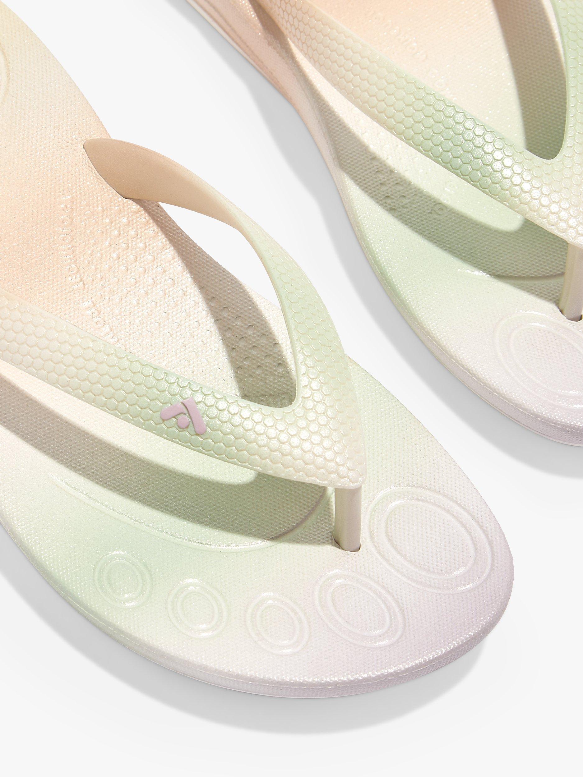 Product image 3 of 4, which shows FitFlop Kids' Iqushion Flip Flops, Urban White/Mix, 1 Jnr