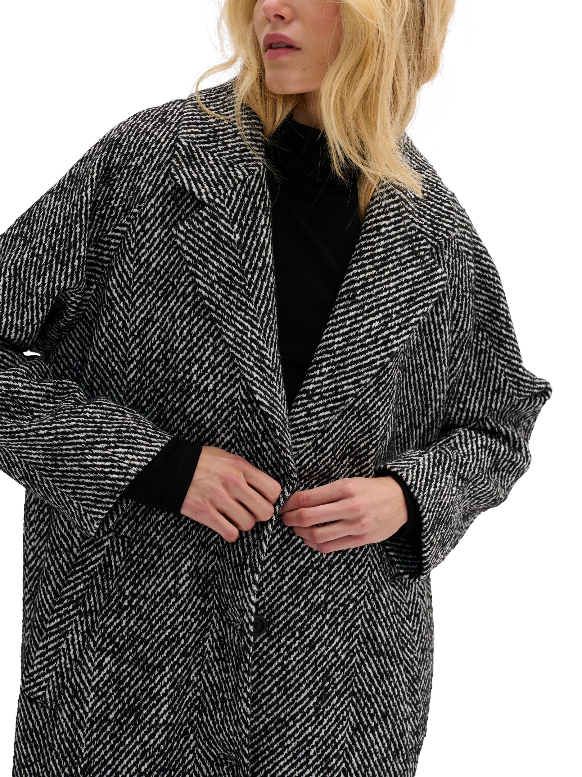 MY ESSENTIAL WARDROBE Maggie Herringbone Coat Black White