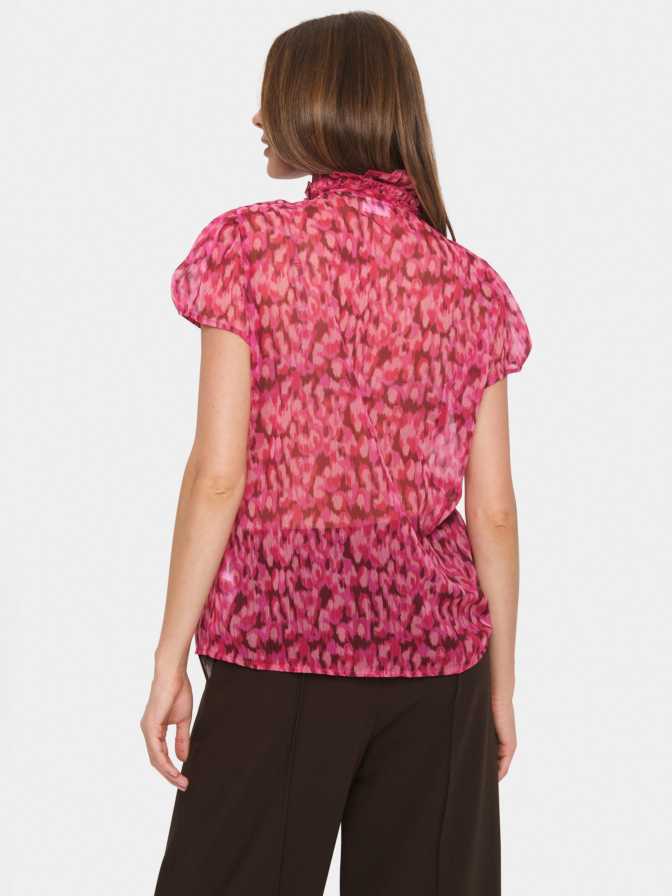 Product image 2 of 4, which shows Saint Tropez Lilja Crinkle Shirt, Fuchsia, S