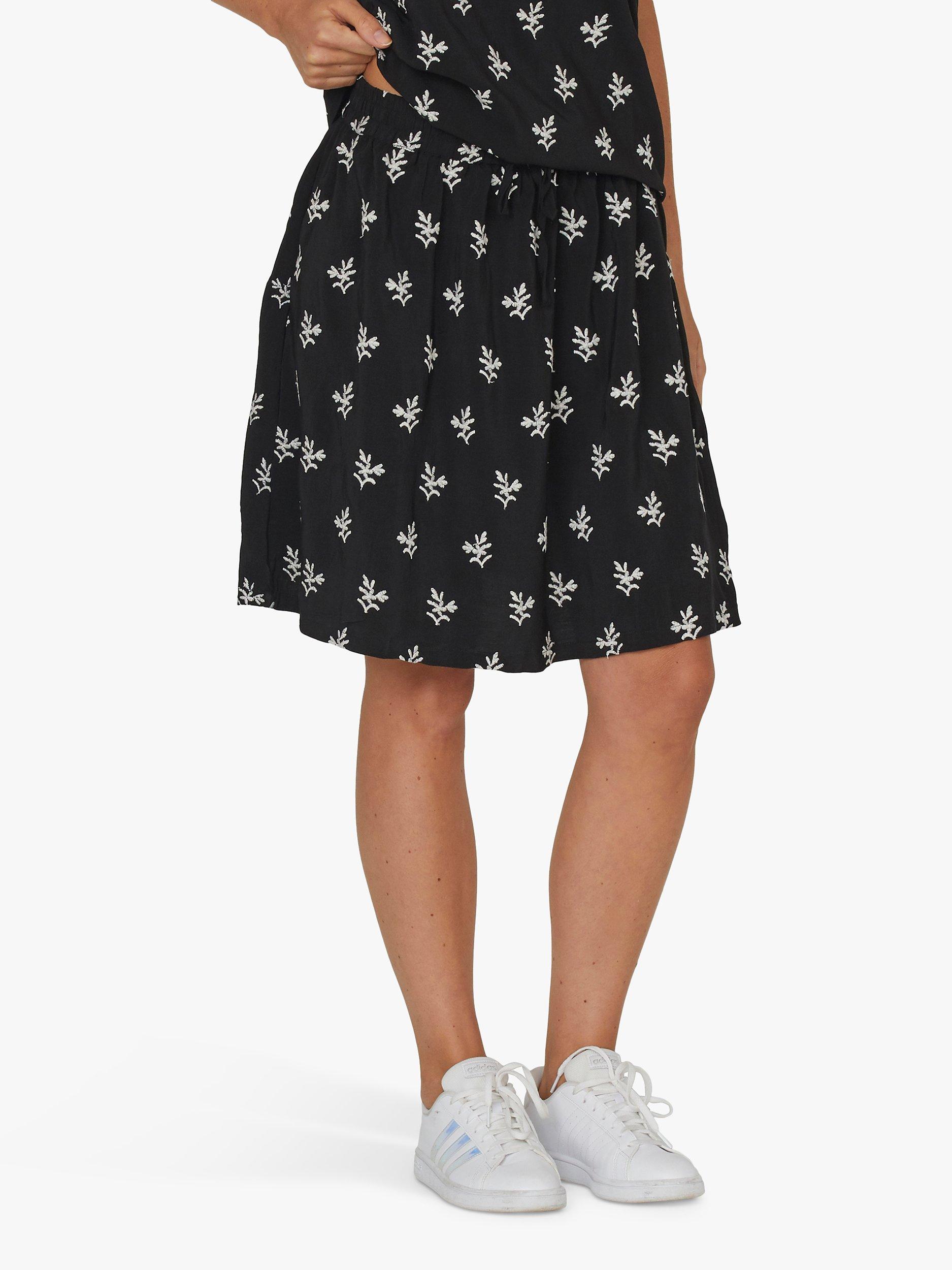 Sisters Point Enita Floral Embroidered Skirt Black Cream