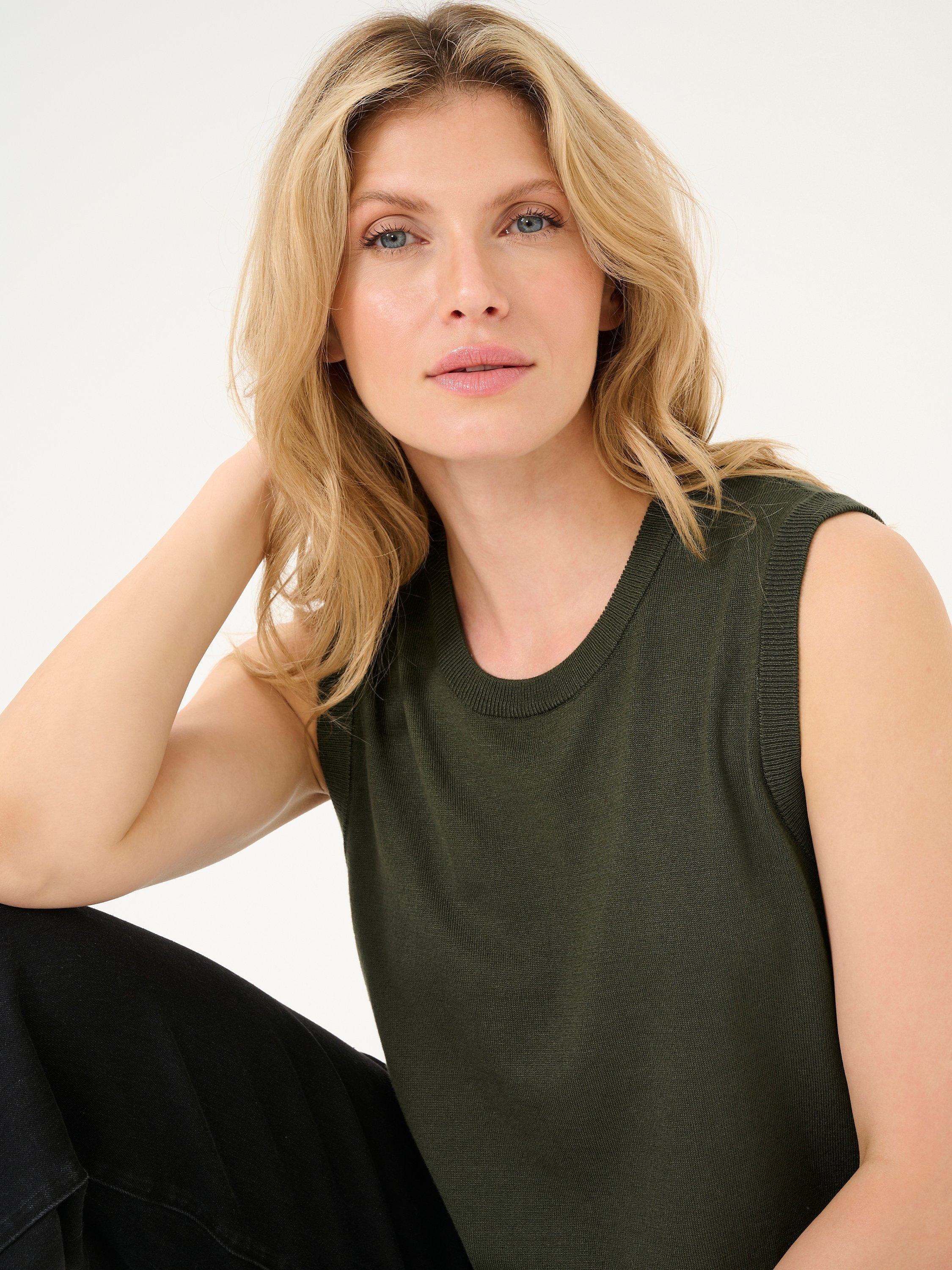 Product image 4 of 6, which shows KAFFE Lizza Sleeveless Jumper, Forest Night, XS