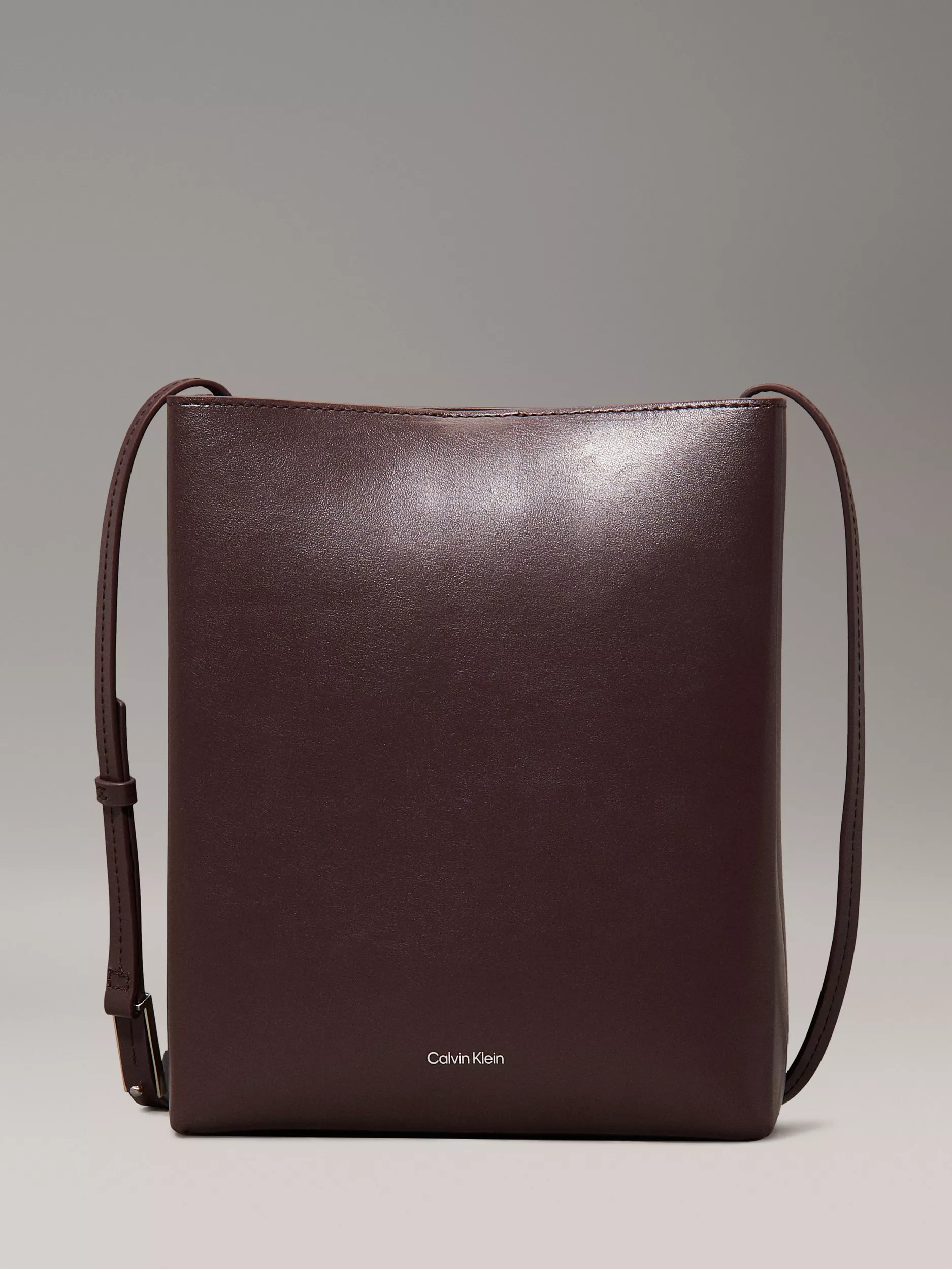 Calvin klein leather crossbody bag hotsell