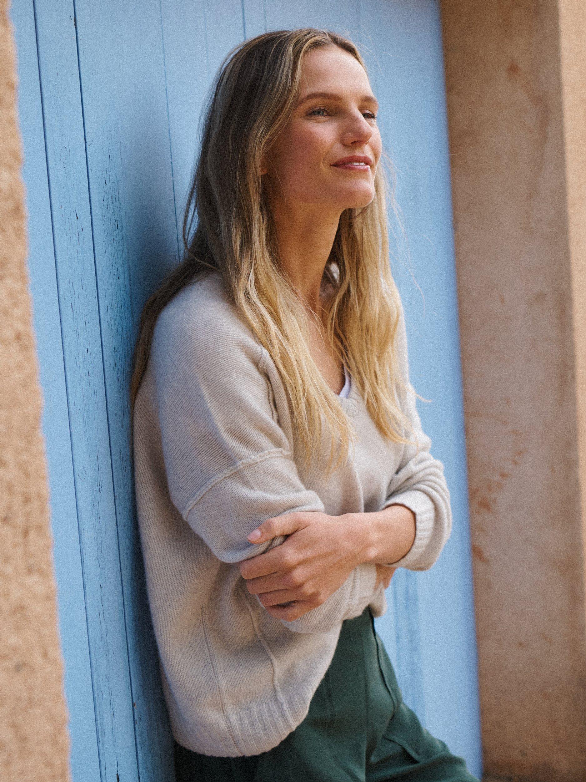 Product image 4 of 8, which shows NRBY Sydney Cashmere V-Neck Jumper, Silver, S