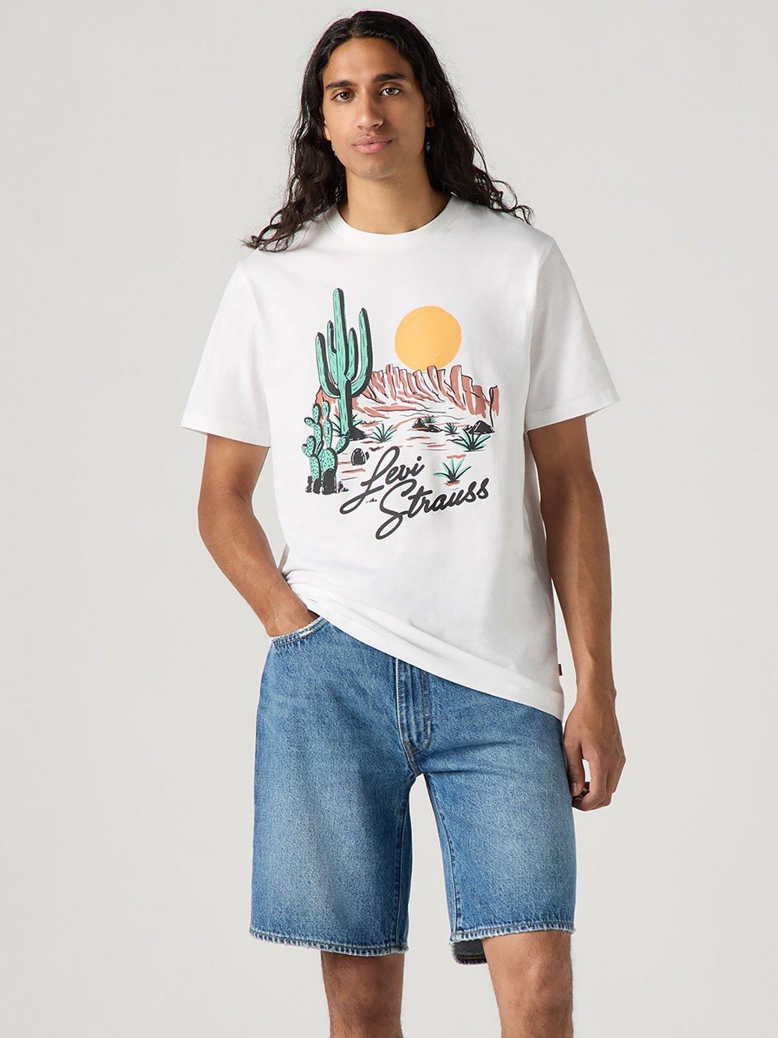 Product image 1 of 2, which shows Levi's Cotton Regular Fit Heritage Graphic T-Shirt, Graphic, M