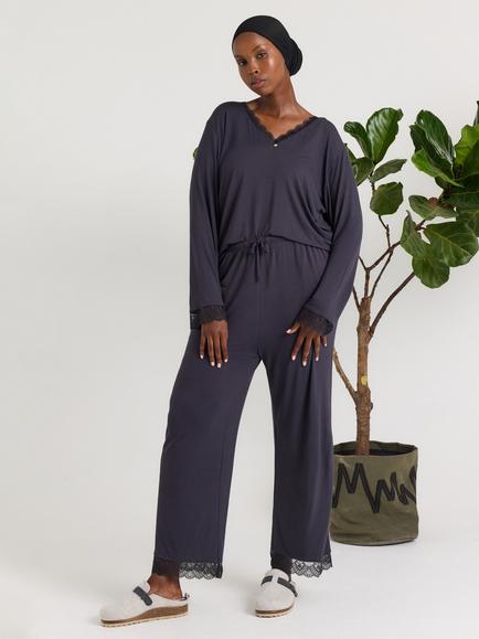 Pretty You London Bamboo Lace V-Neck Pyjama Set, Raven