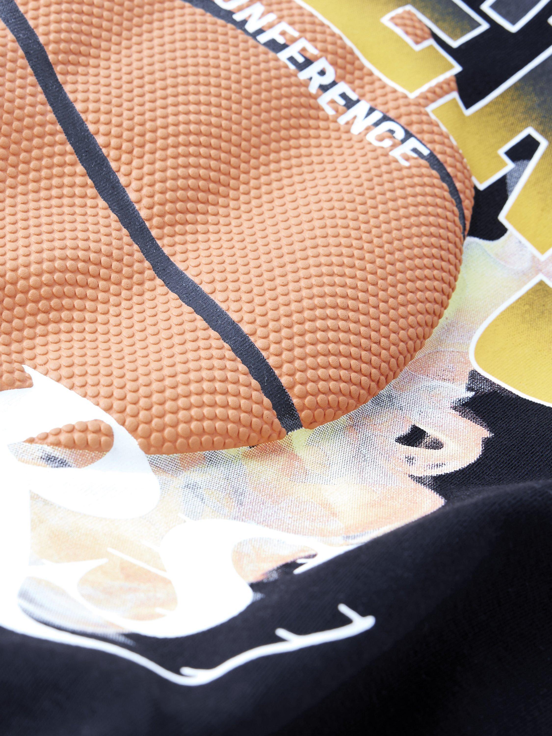 Product image 3 of 3, which shows NBA LA Lakers Graphic T-Shirt, Black, 7-8 years