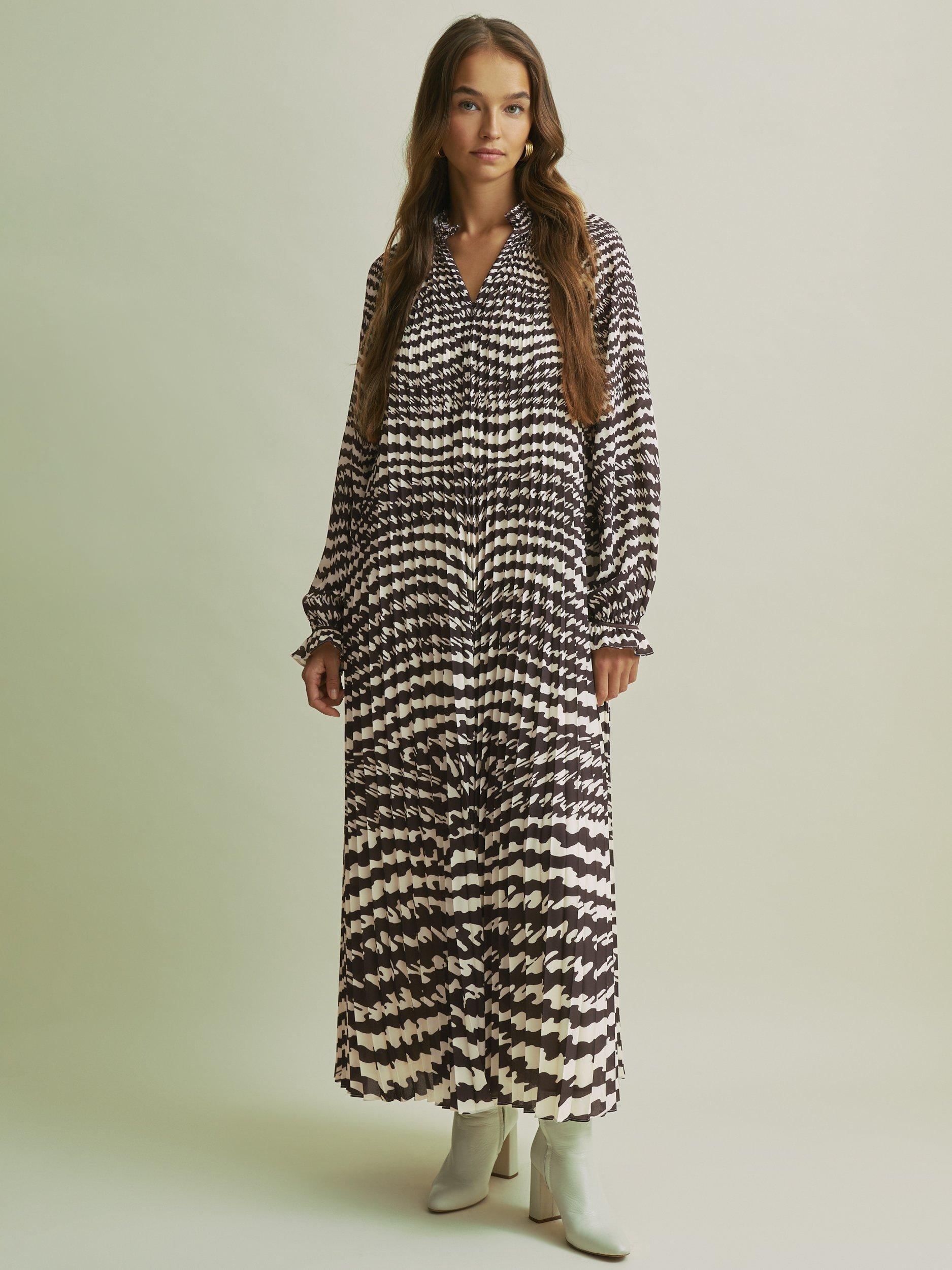 FLORERE Zip Front Pleated Dress, Chocolate