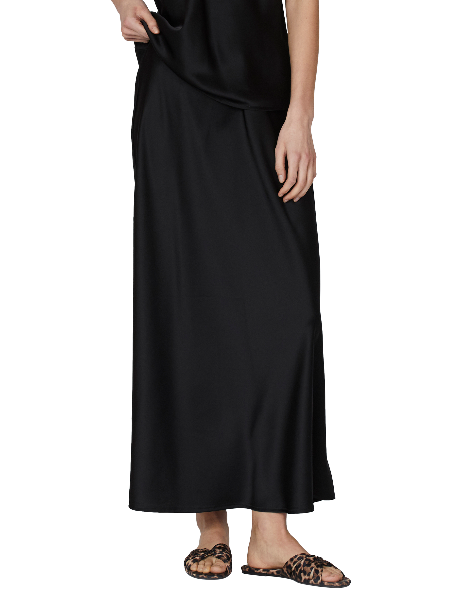 Sisters Point Gewo Satin Skirt Black