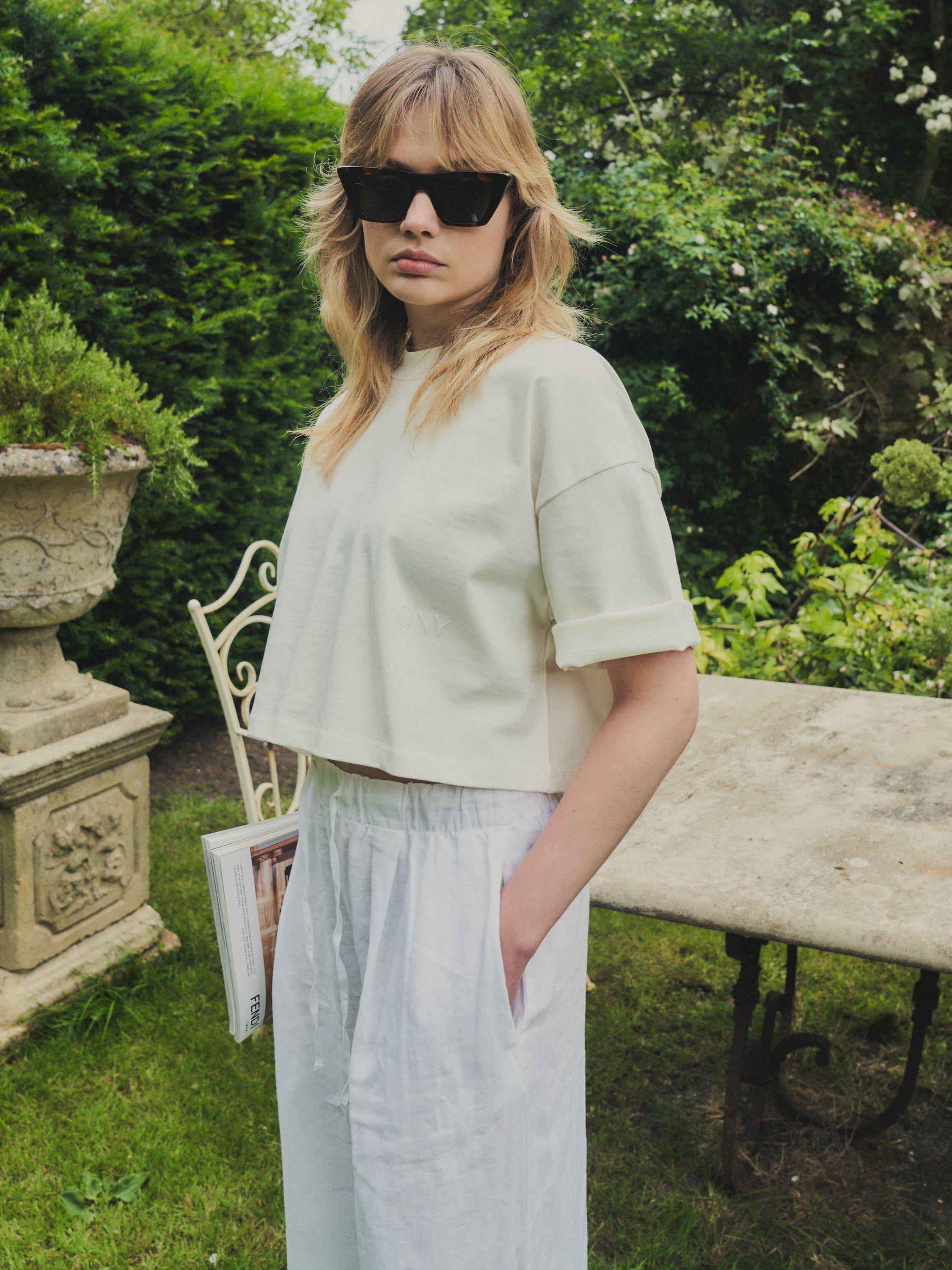 Product image 1 of 5, which shows Ony Cropped Logo T-Shirt, Off White, XS