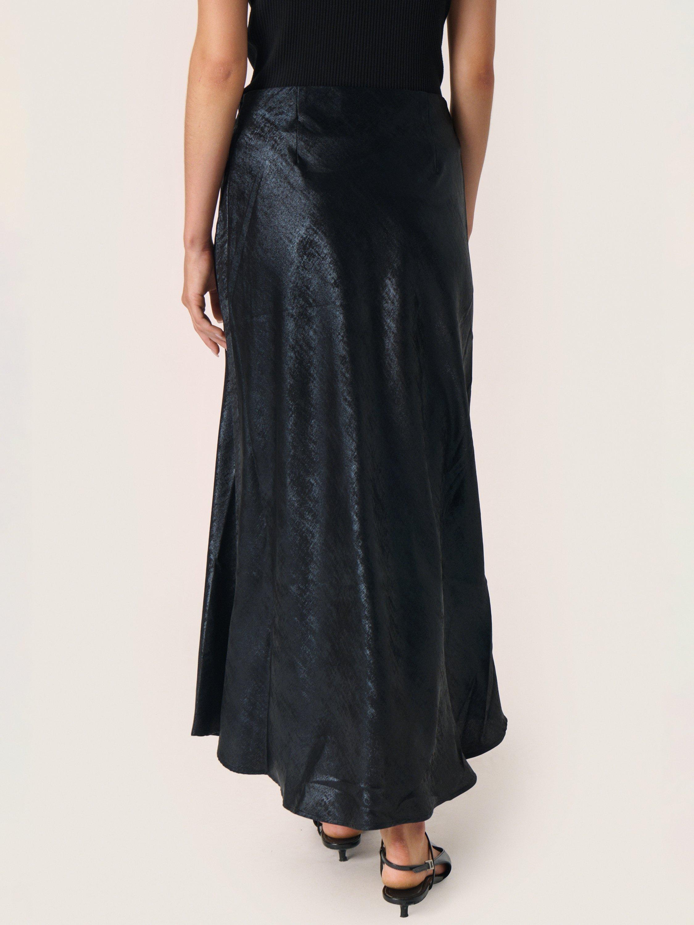 Product image 2 of 6, which shows Soaked In Luxury Elvie Anna Metallic Bias Cut Maxi Skirt, Black, M