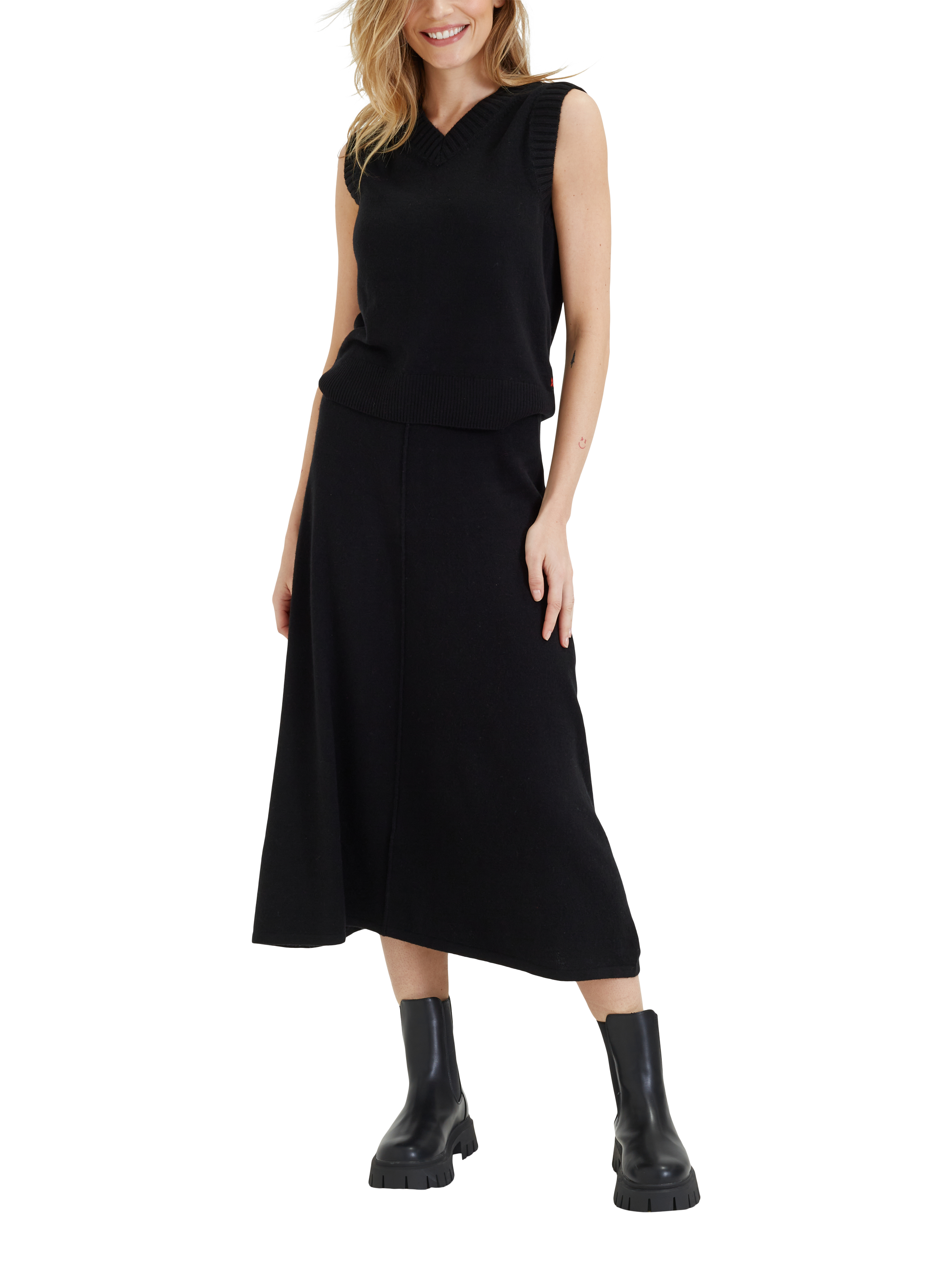 Product image 1 of 4, which shows Chinti & Parker Wool & Cashmere Blend V-Neck Top, Black, XS