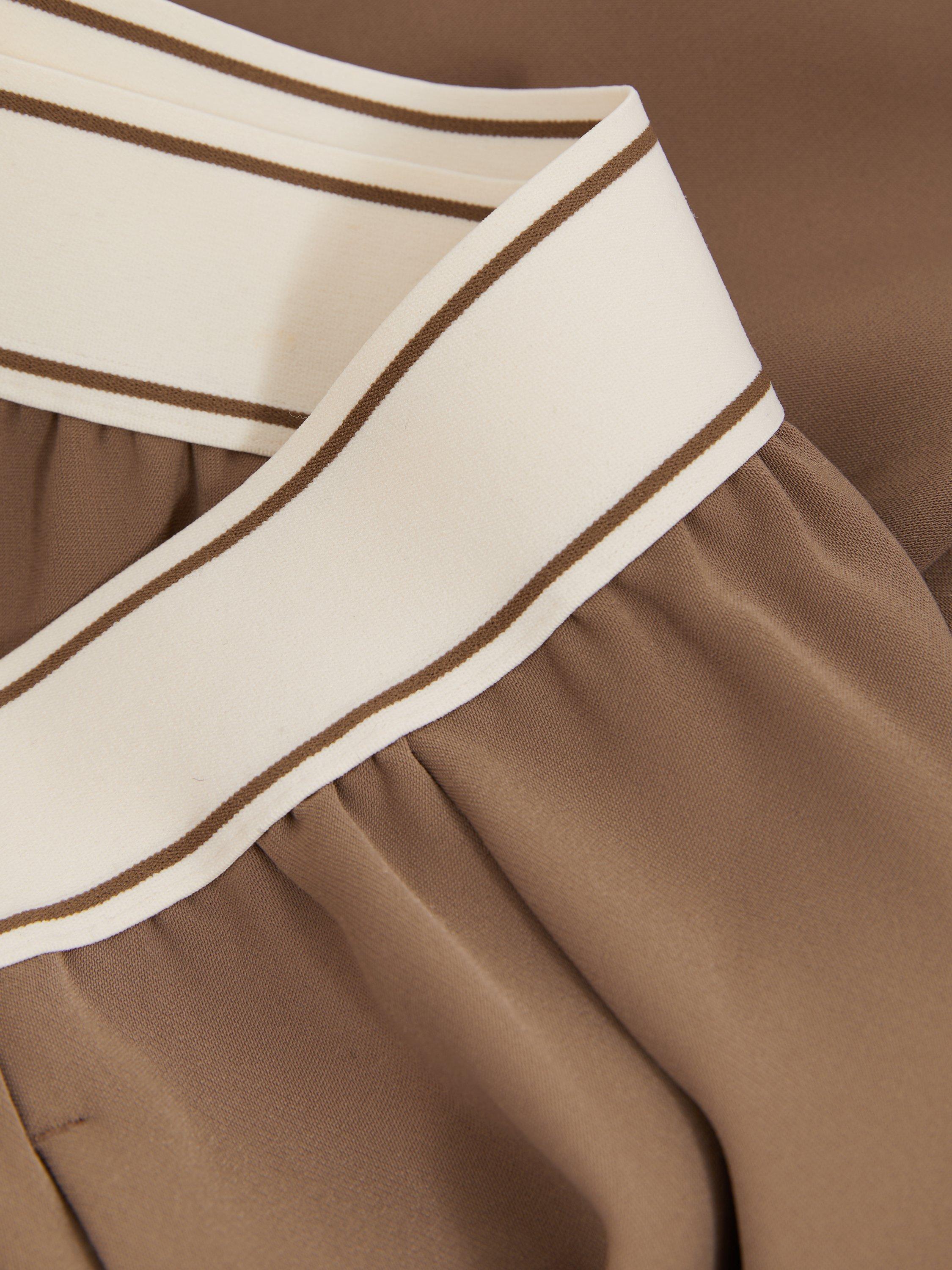 Product image 2 of 5, which shows Reiss Petite Abigail Wide Leg Trousers, Mocha Brown, 6Pt
