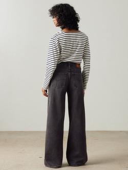 Levi's XL Straight Baggy Jeans - view 2, Influential Lady