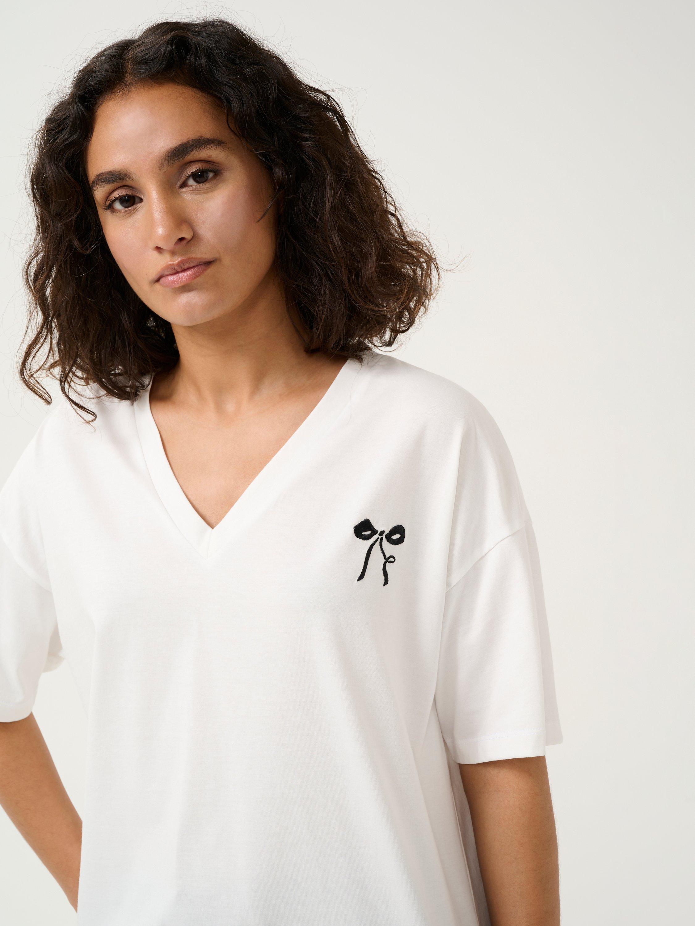 Product image 4 of 6, which shows KAFFE KAbowie Organic Cotton V-Neck T-Shirt, Chalk, XS