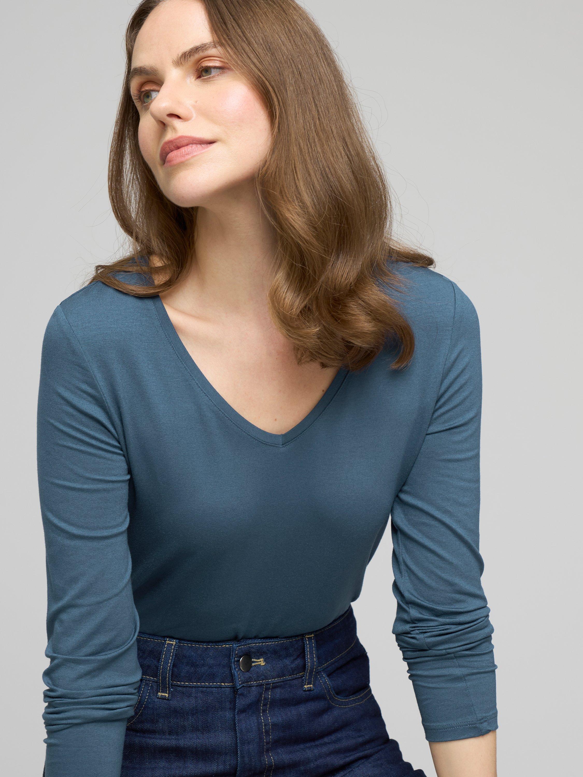 Product image 2 of 3, which shows Celtic & Co. The Classic V-Neck Top, Slate, 8