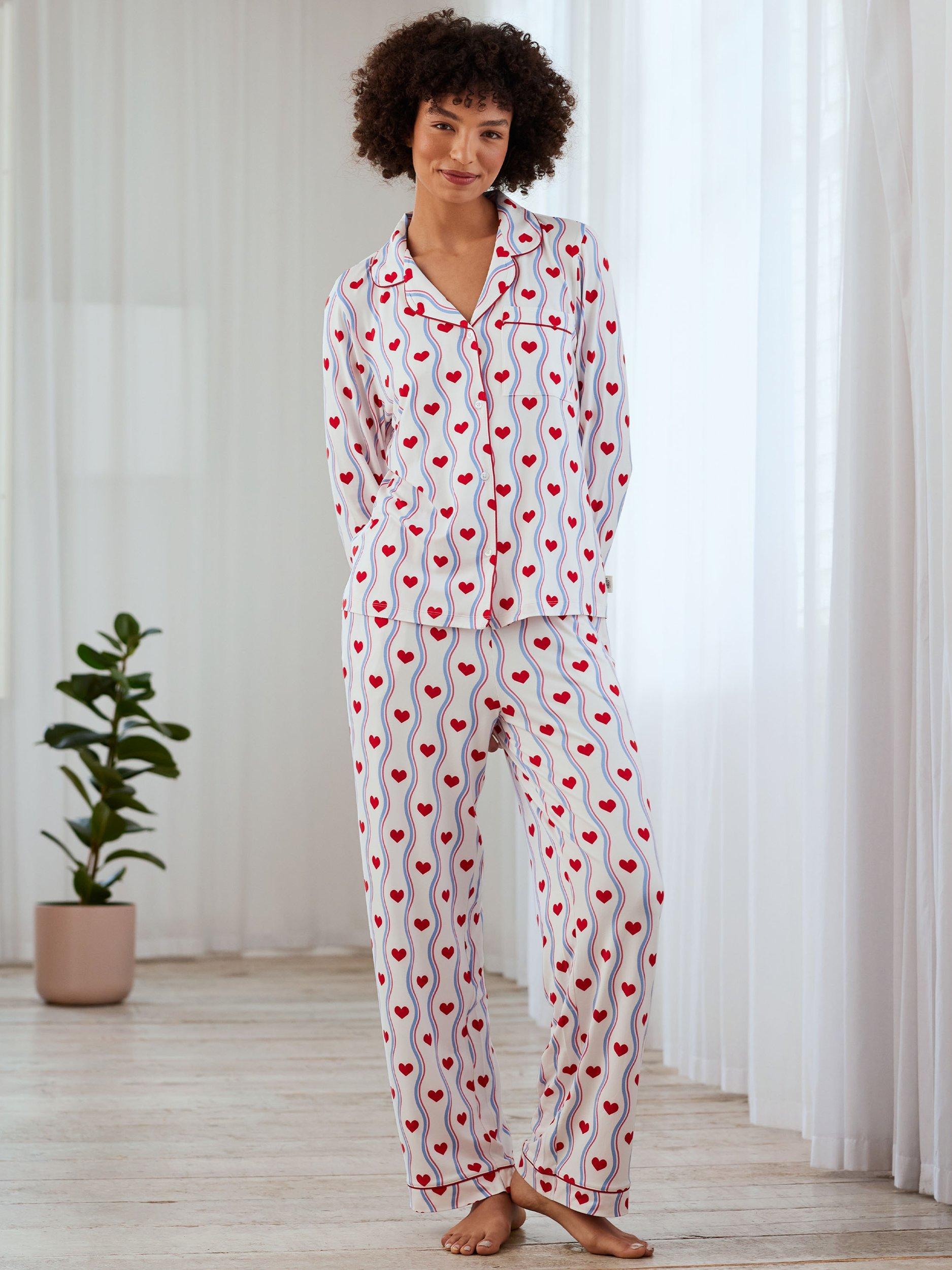 Product image 1 of 5, which shows Chelsea Peers Wavy Stripe Heart Pyjama Set, White, 18